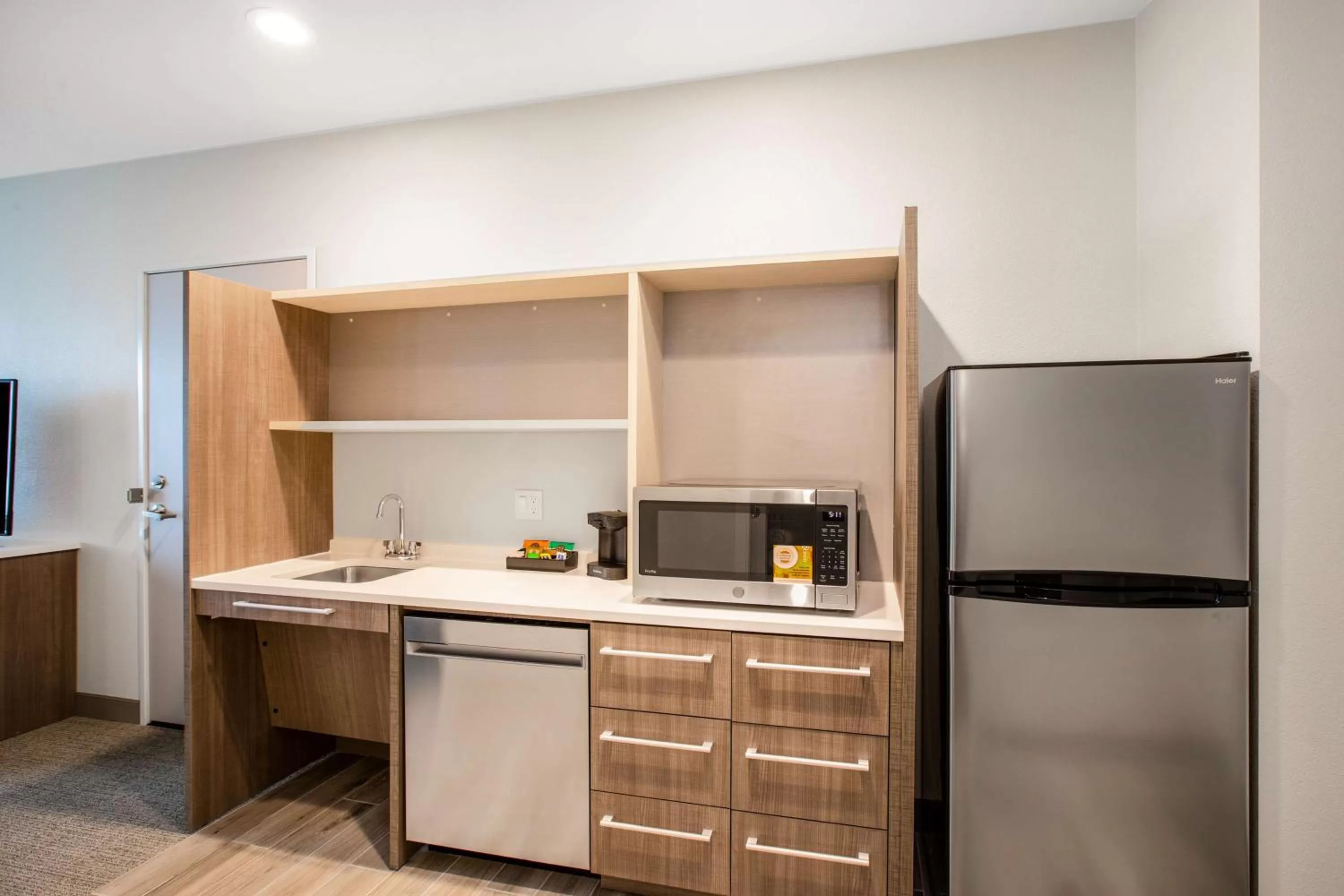 Kitchen or kitchenette in Home2 Suites By Hilton Carlsbad, Ca