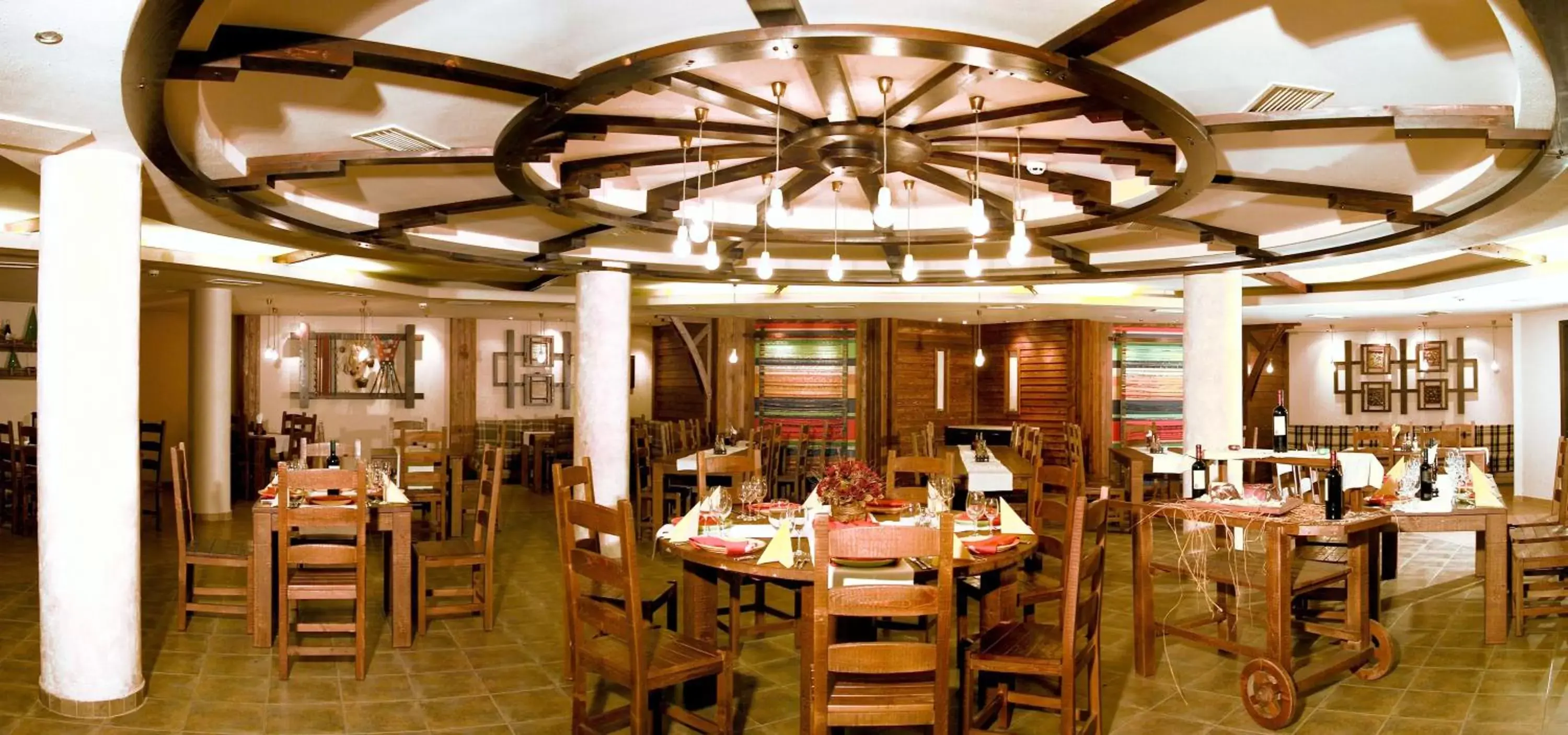 Restaurant/places to eat in Hotel Orphey Restaurant/places to eat in Hotel Orphey