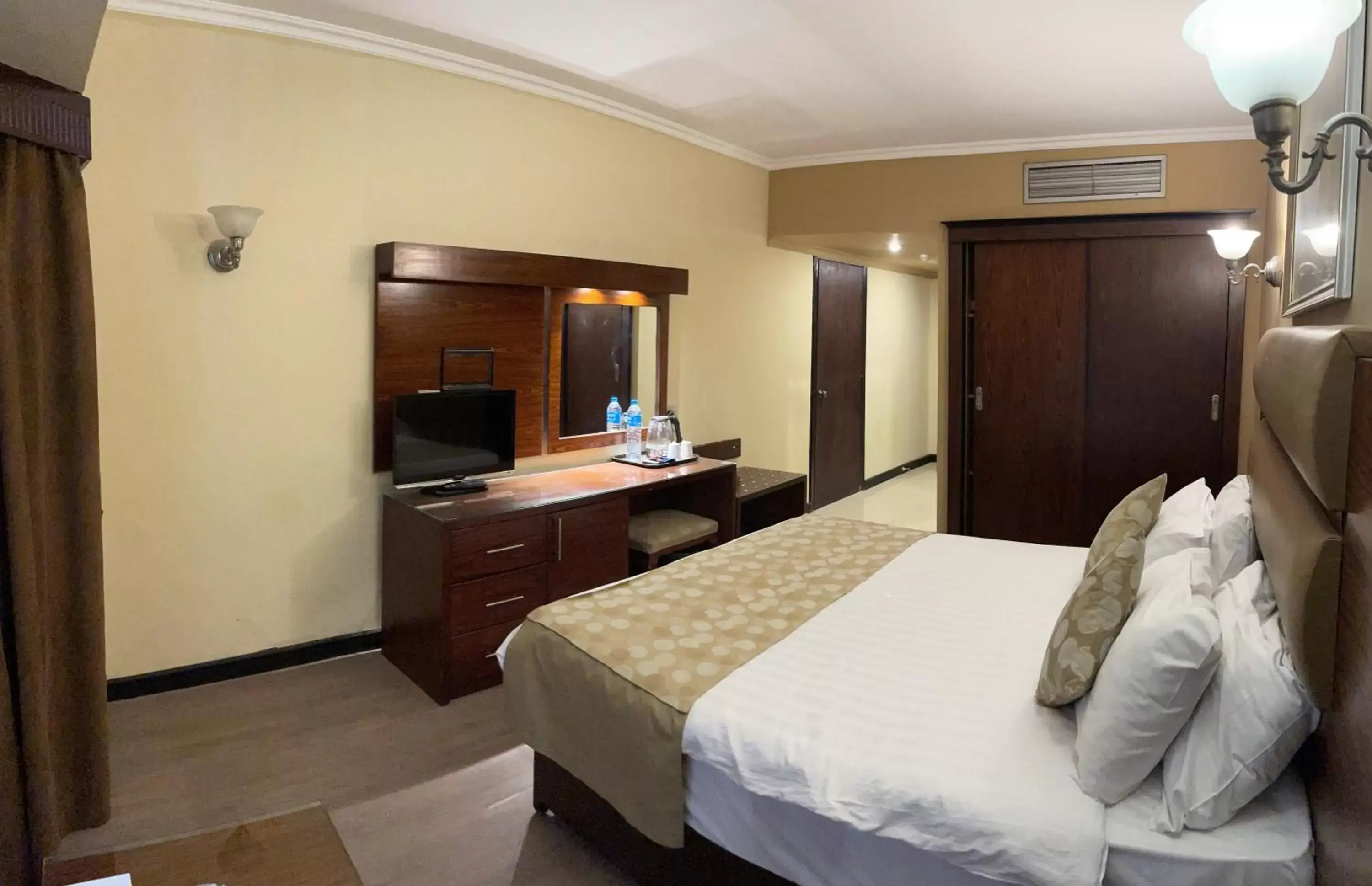 Bed in Pyramisa Suites Hotel Cairo