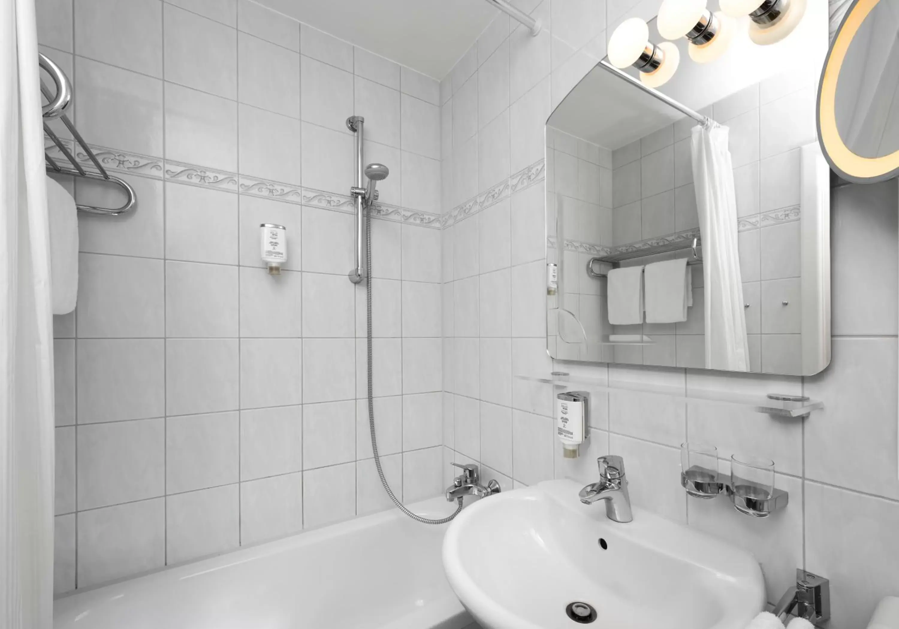 Toilet, Bathroom in Hotel des Nordens