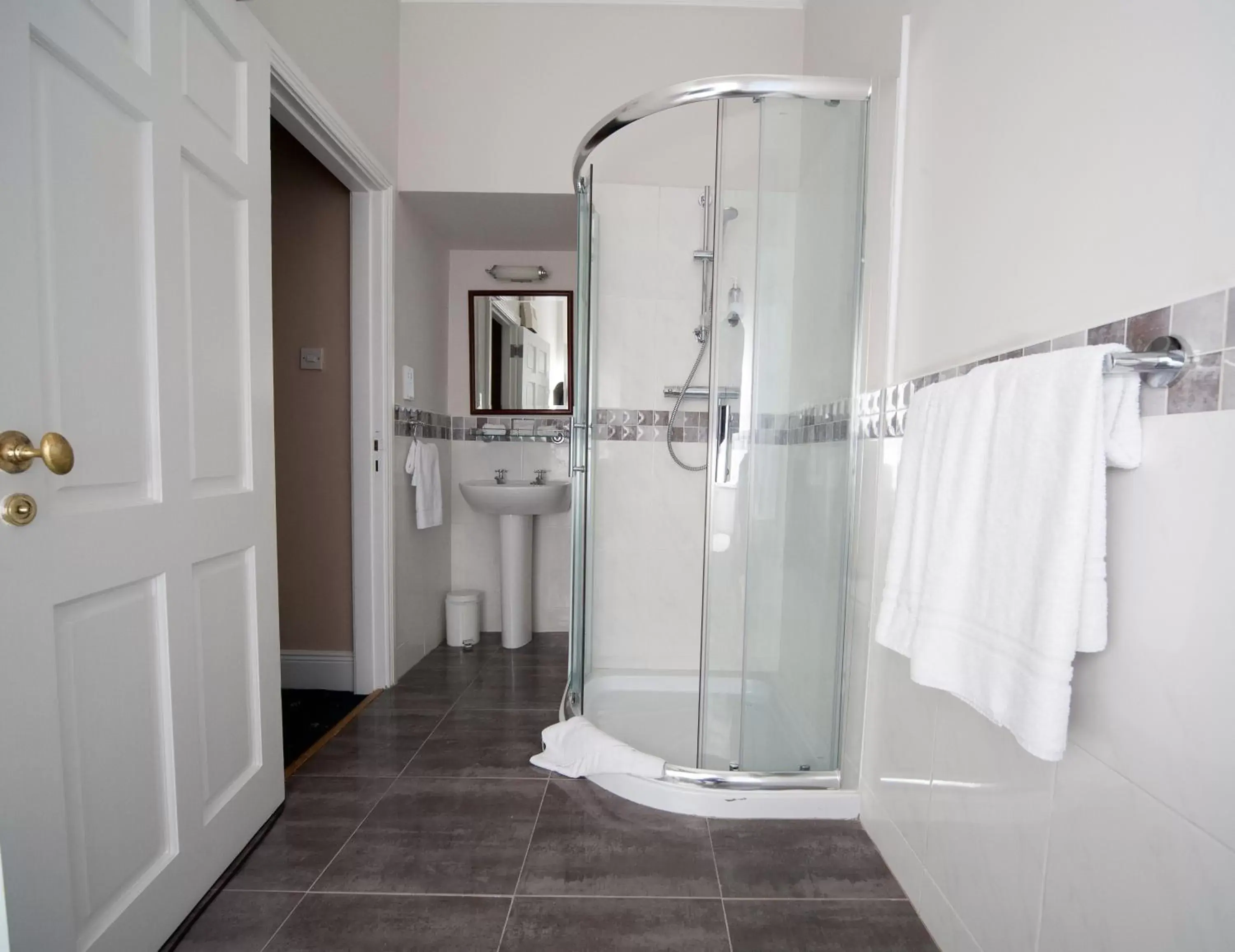 Shower, Bathroom in Darnley Lodge Hotel