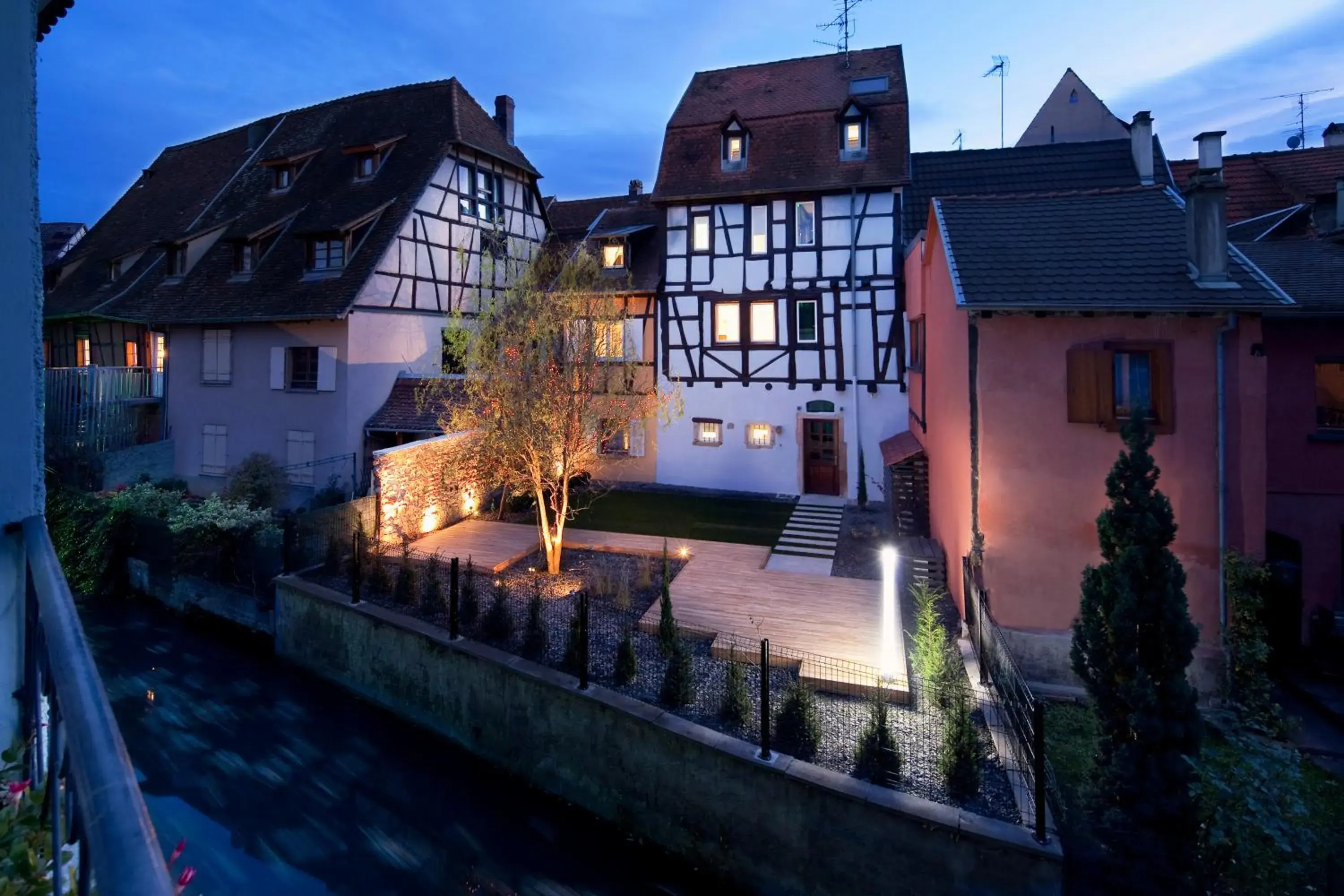 Facade/entrance, Property Building in Hotel Le Colombier Suites