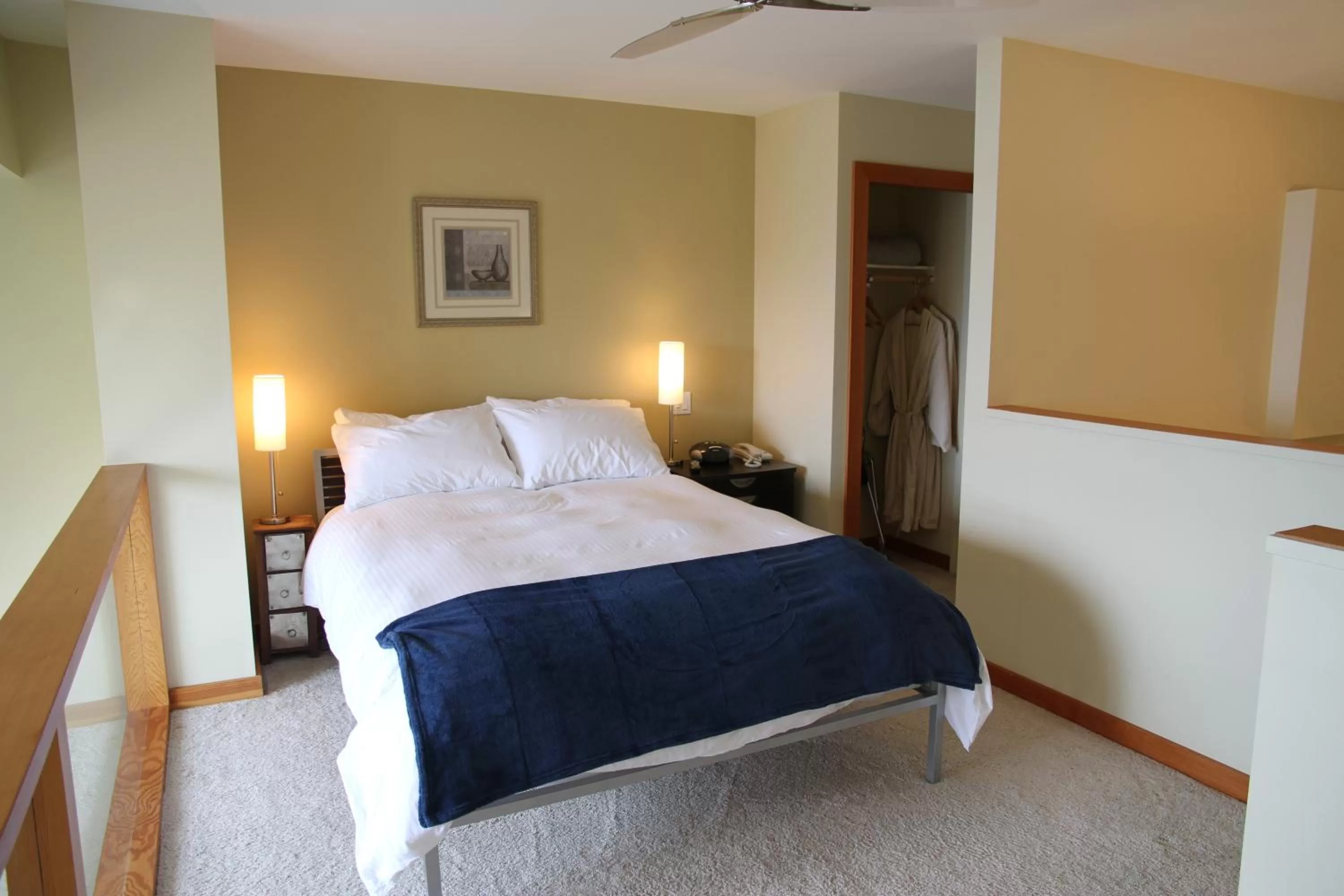 Bedroom, Bed in Moon Water Lodge