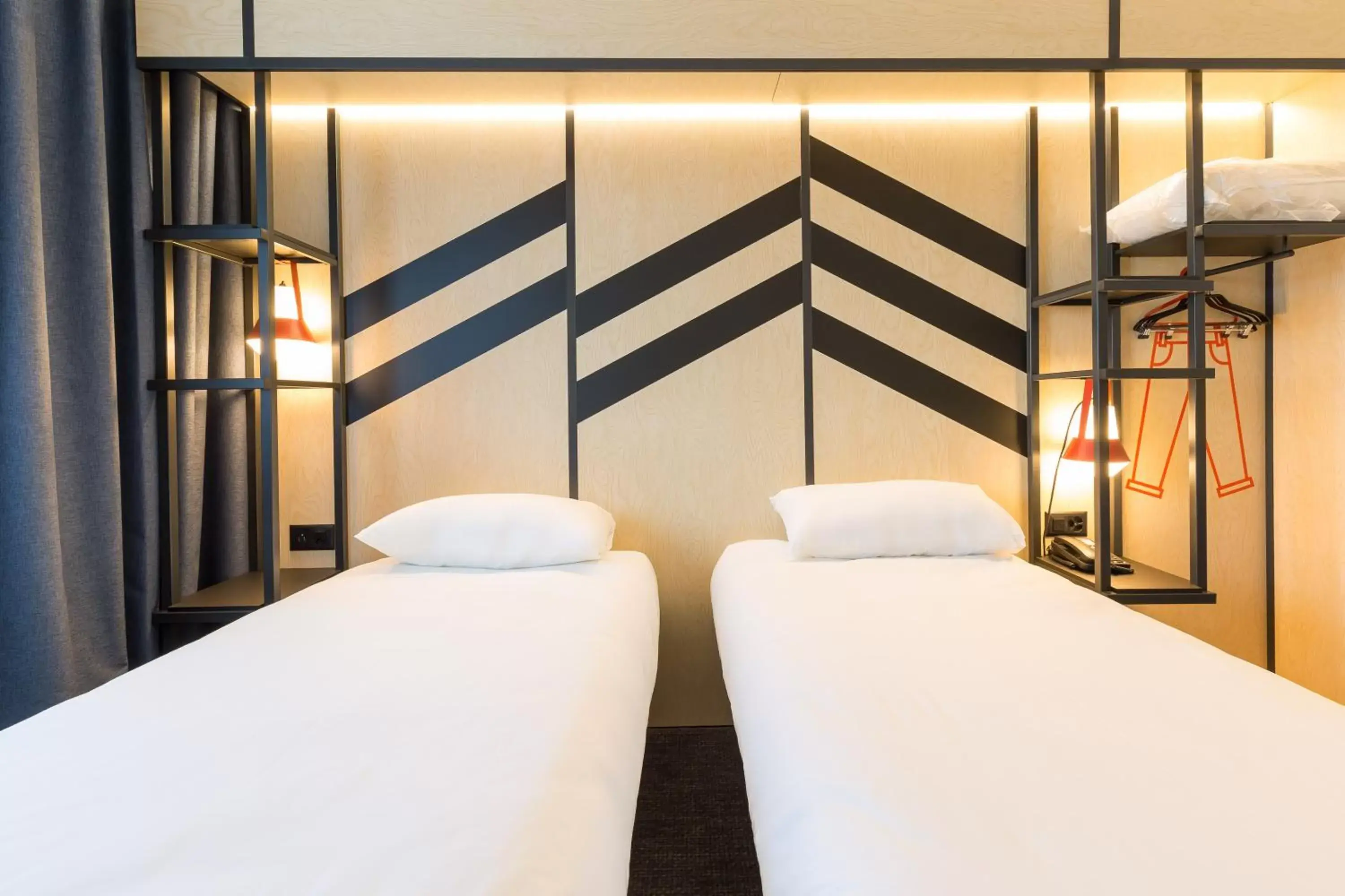 Bedroom, Bed in ibis Styles Geneve Palexpo Aeroport