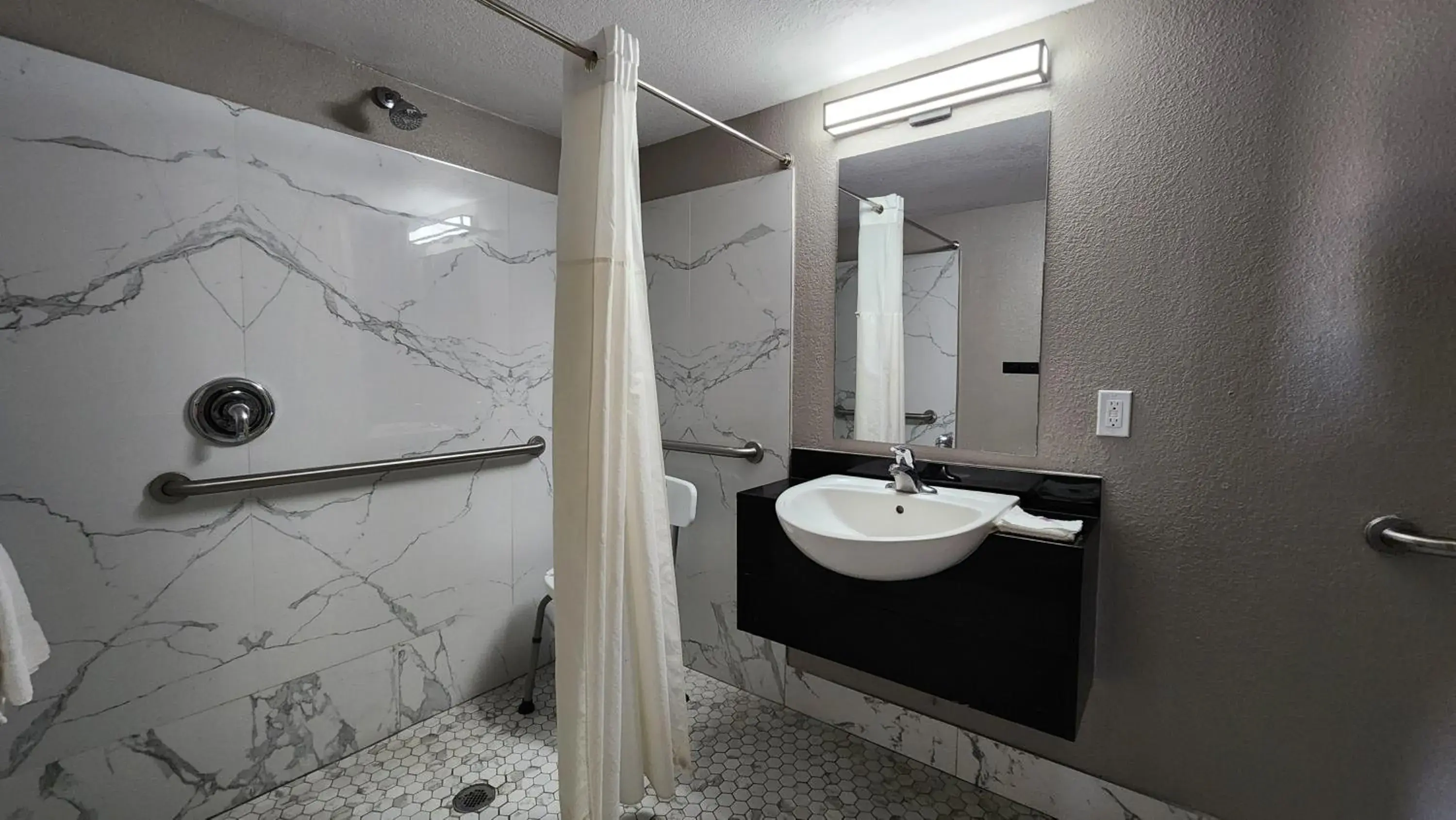 acessibility, Bathroom in Motel 6 Houston, TX - Medical Center/NRG Stadium