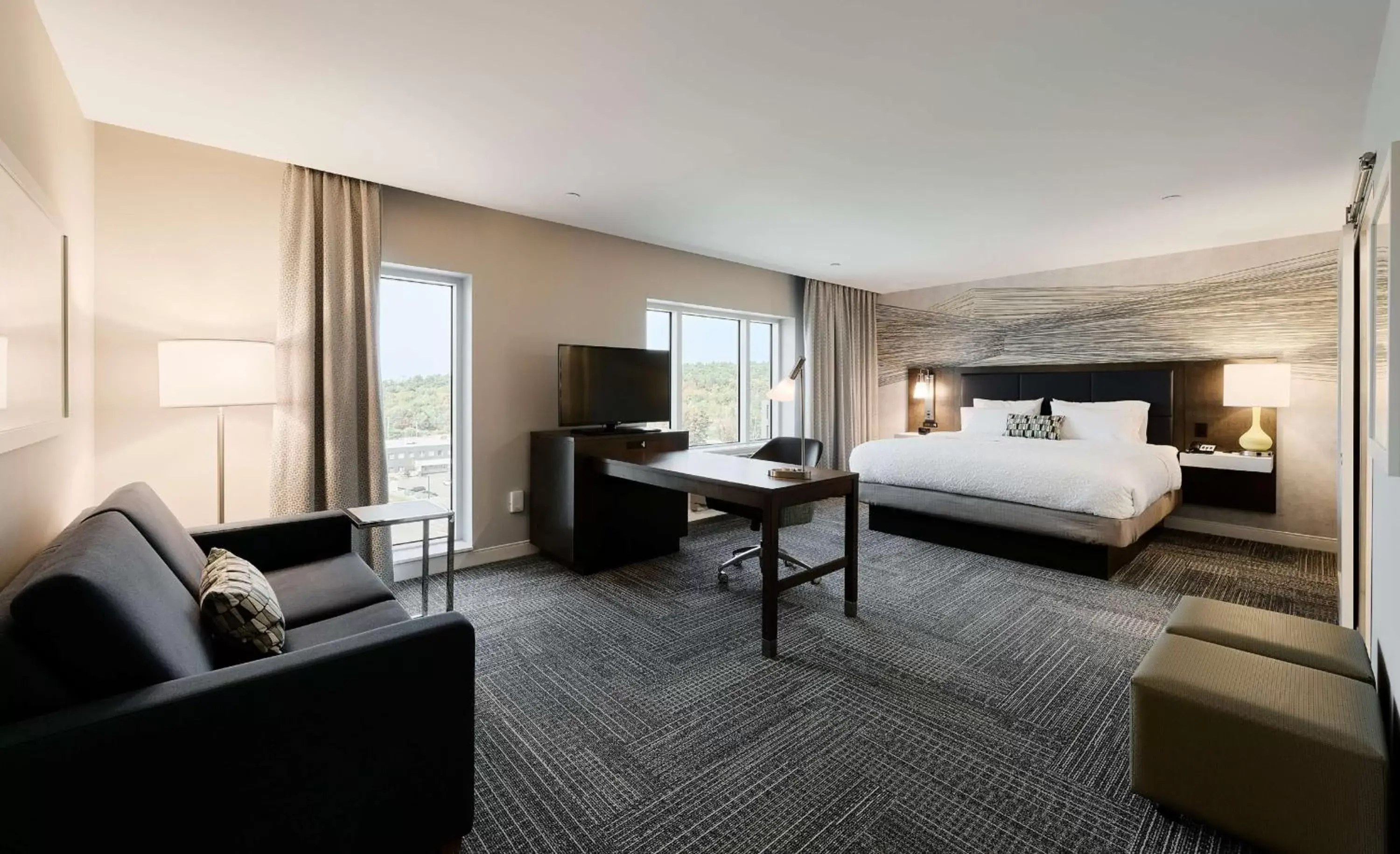 Bedroom in Hampton Inn & Suites By Hilton Quebec City /Saint-Romuald