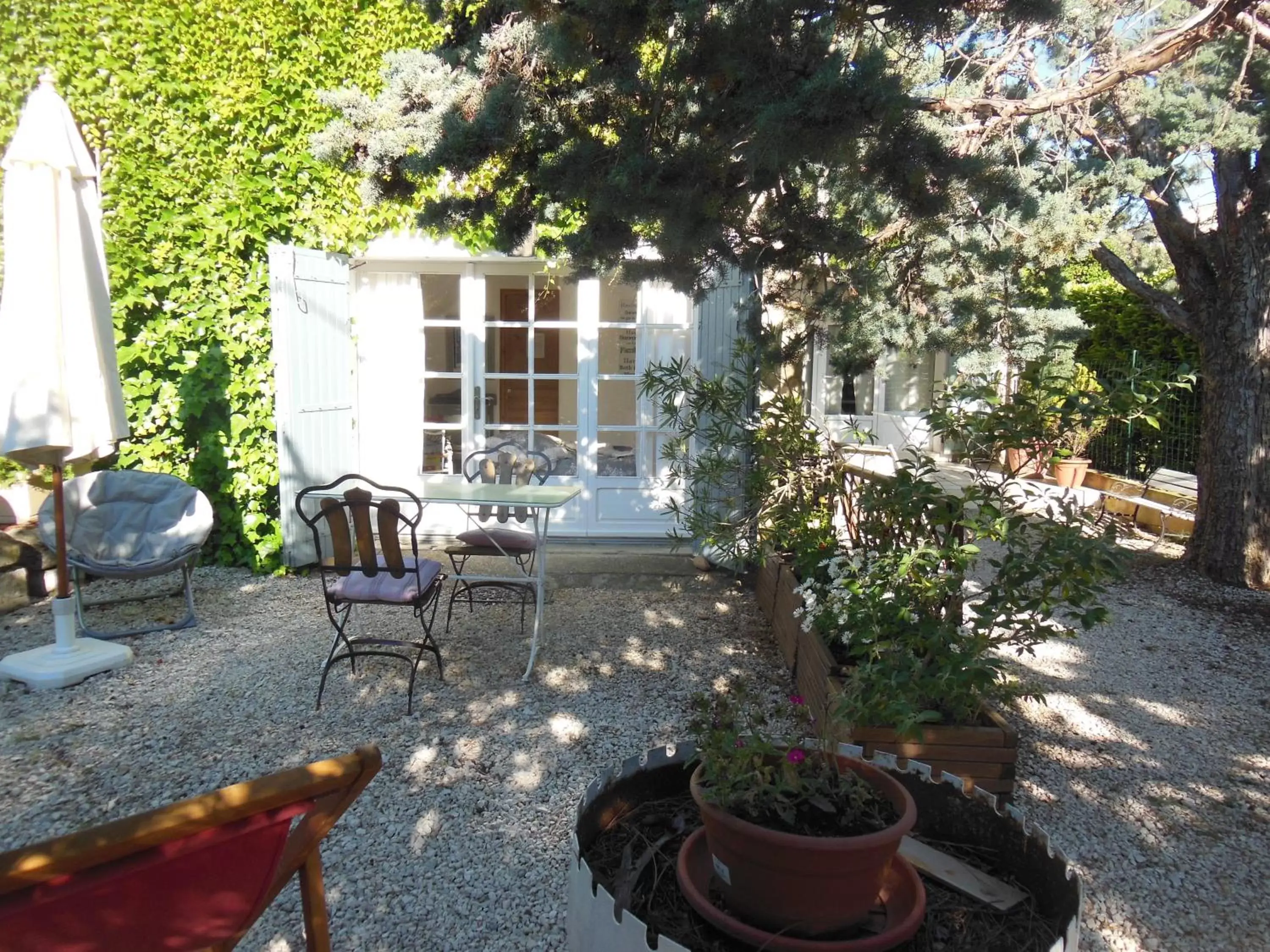 Patio/Outdoor Area in Chambres d'Hôtes Saint Vérédème