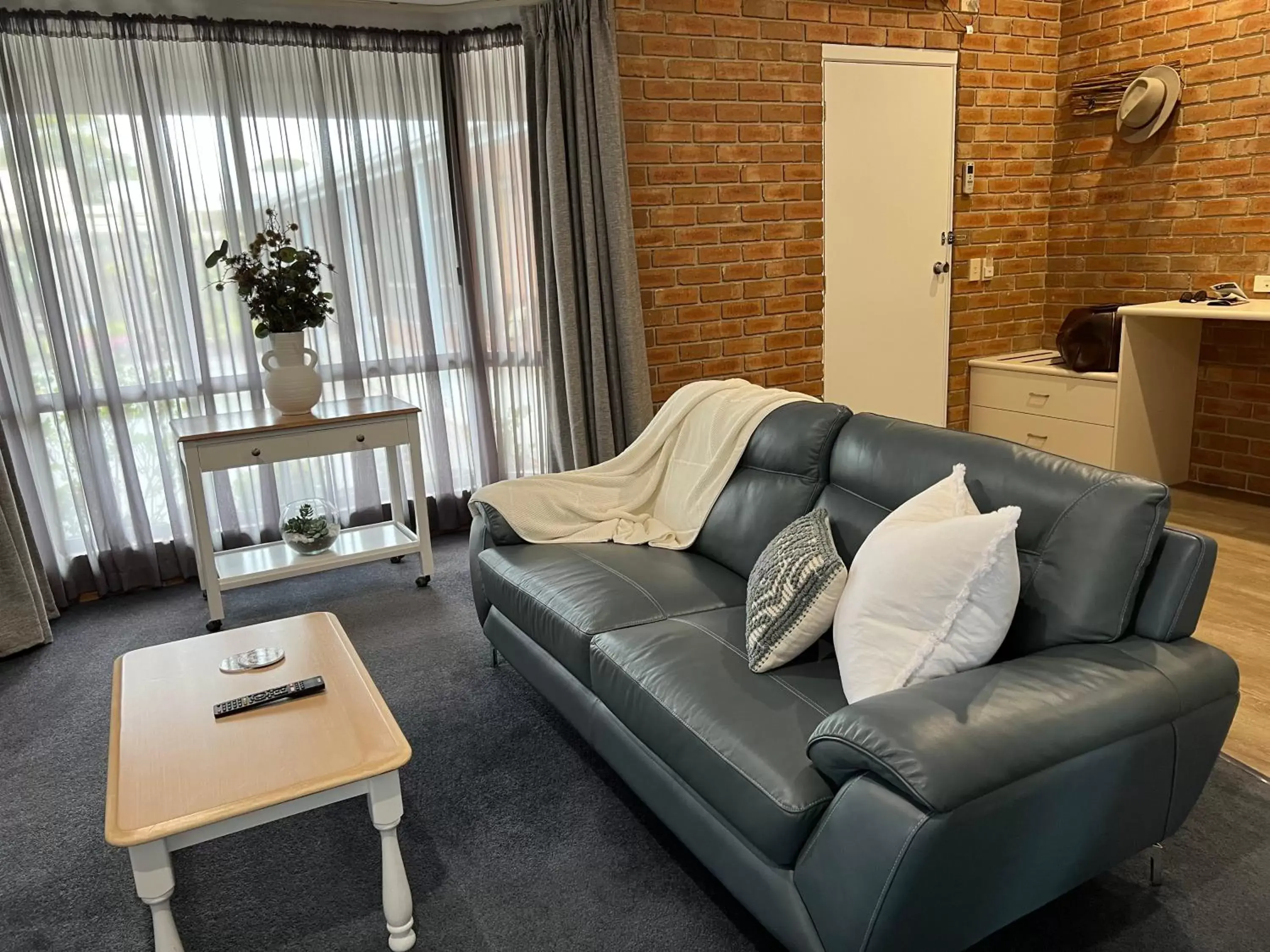 Seating Area in Coastal Waters Motor Inn