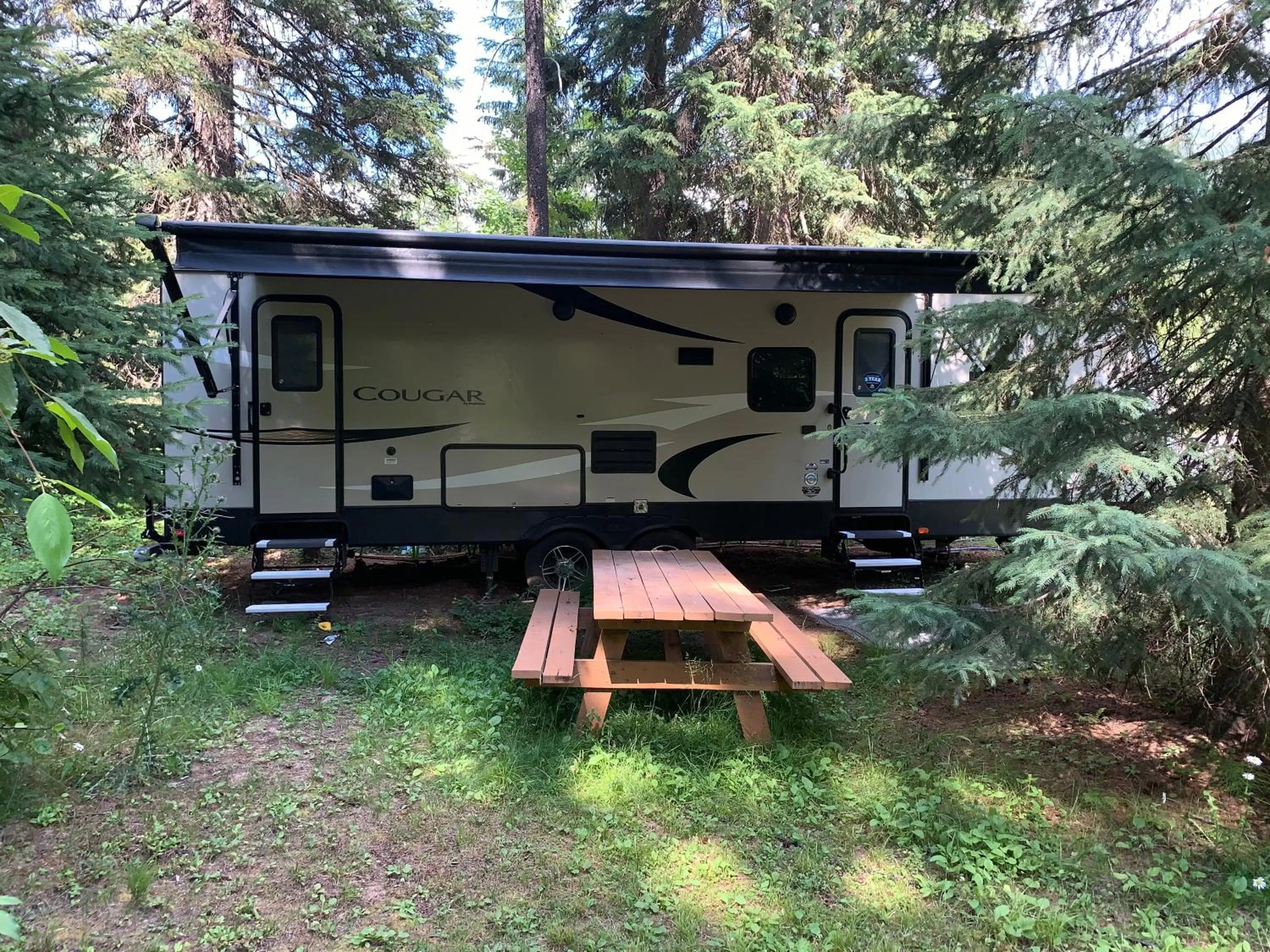 Property Building in Glacier Haven Inn