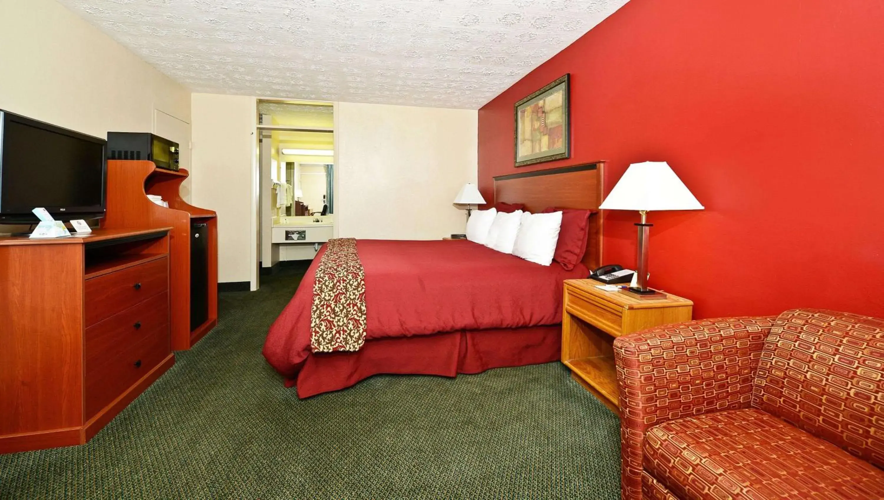 Photo of the whole room, Bed in Magnuson Hotel Mountain View