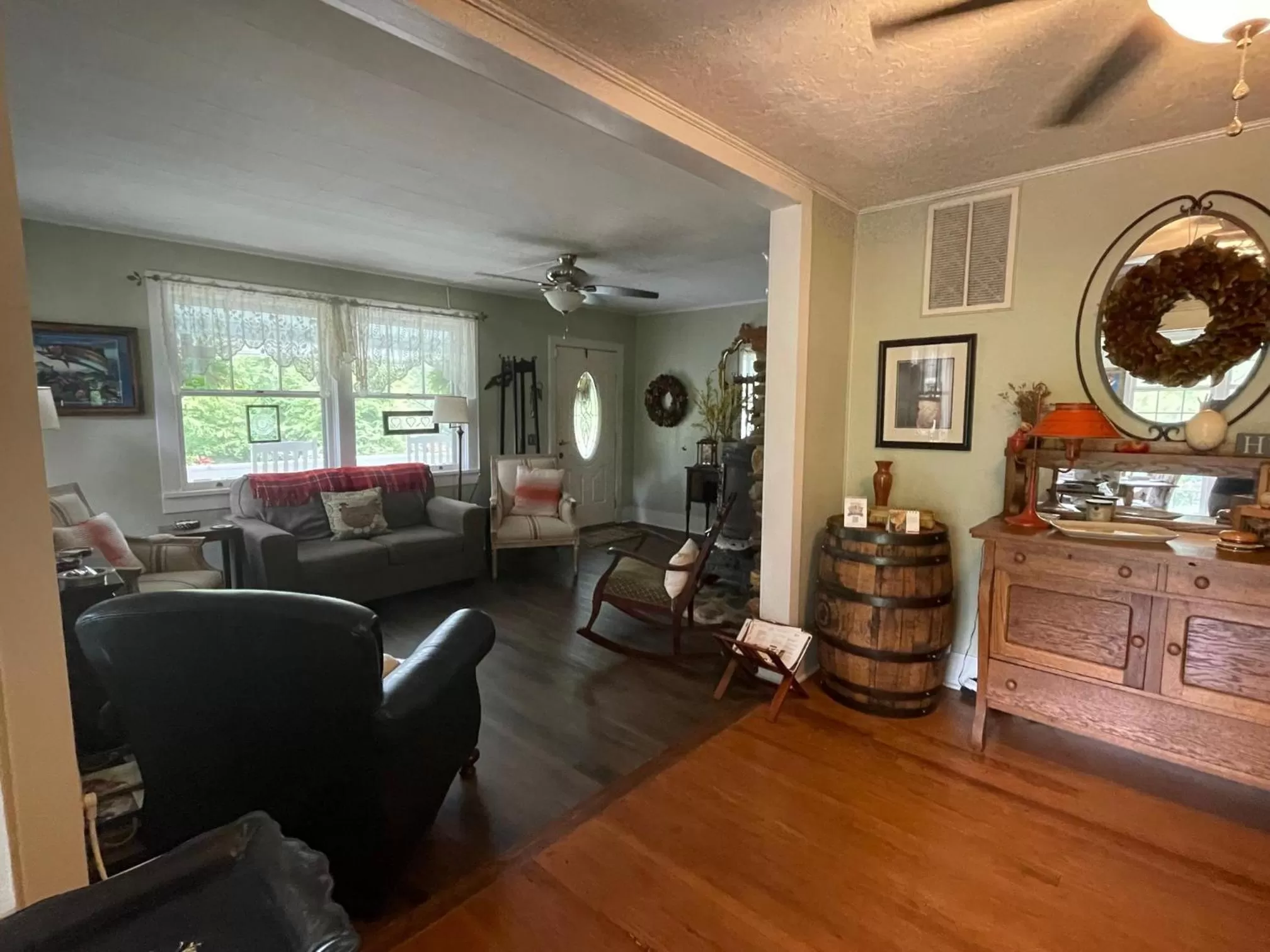 Property building, Seating Area in Folkestone Inn