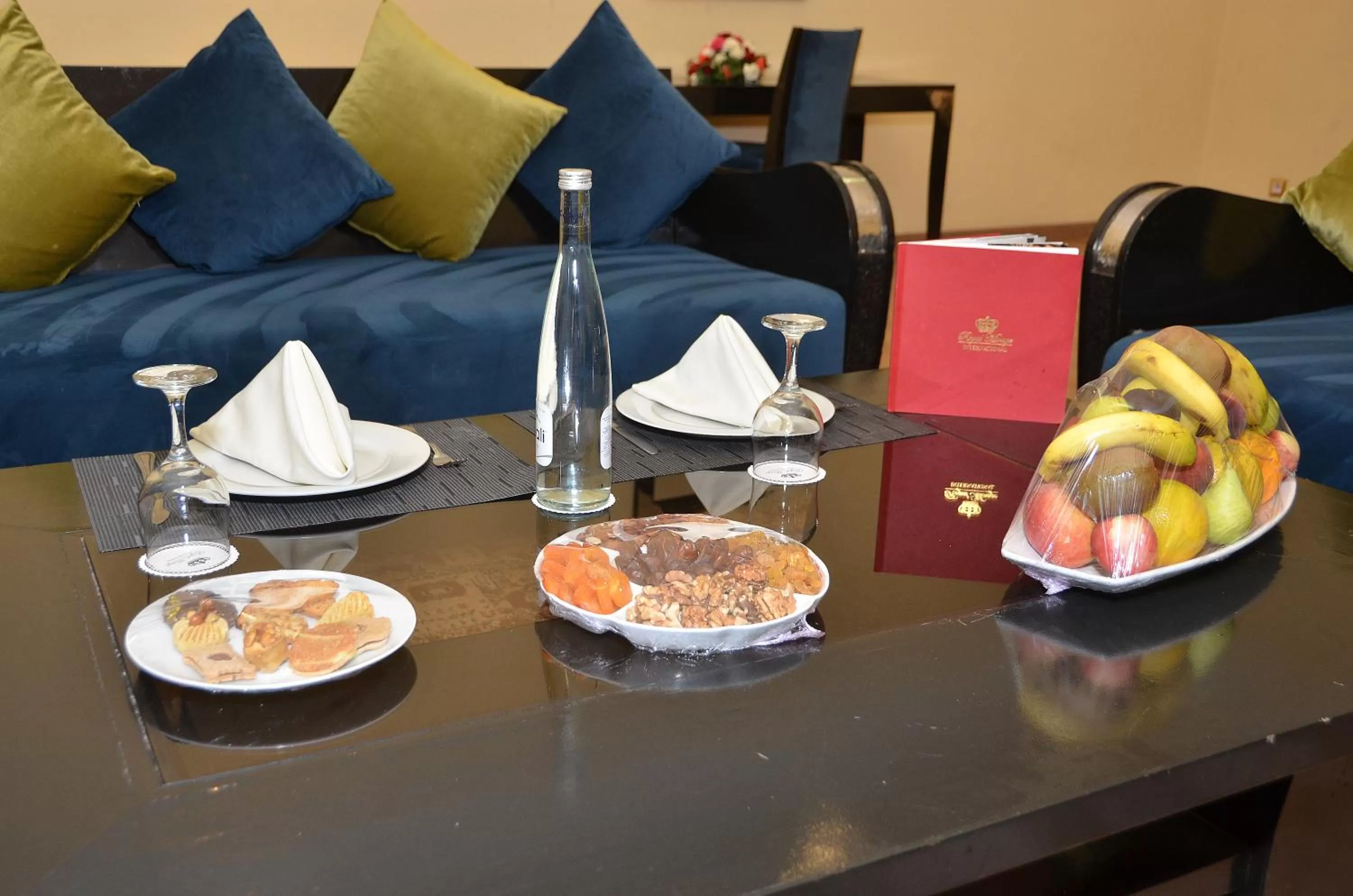 Food and drinks in Royal Mirage Deluxe