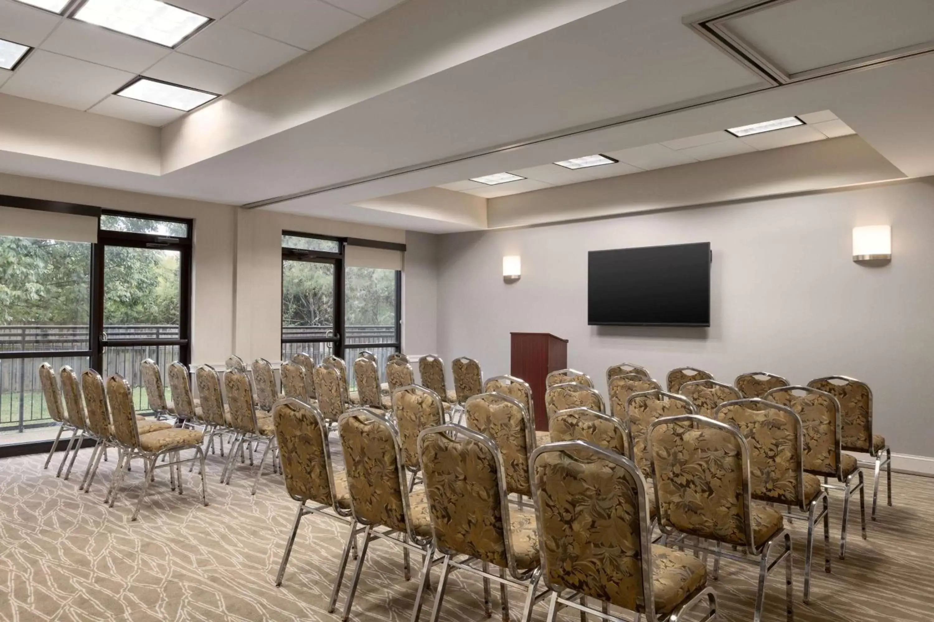Meeting/conference room in La Quinta by Wyndham Newark - Elkton