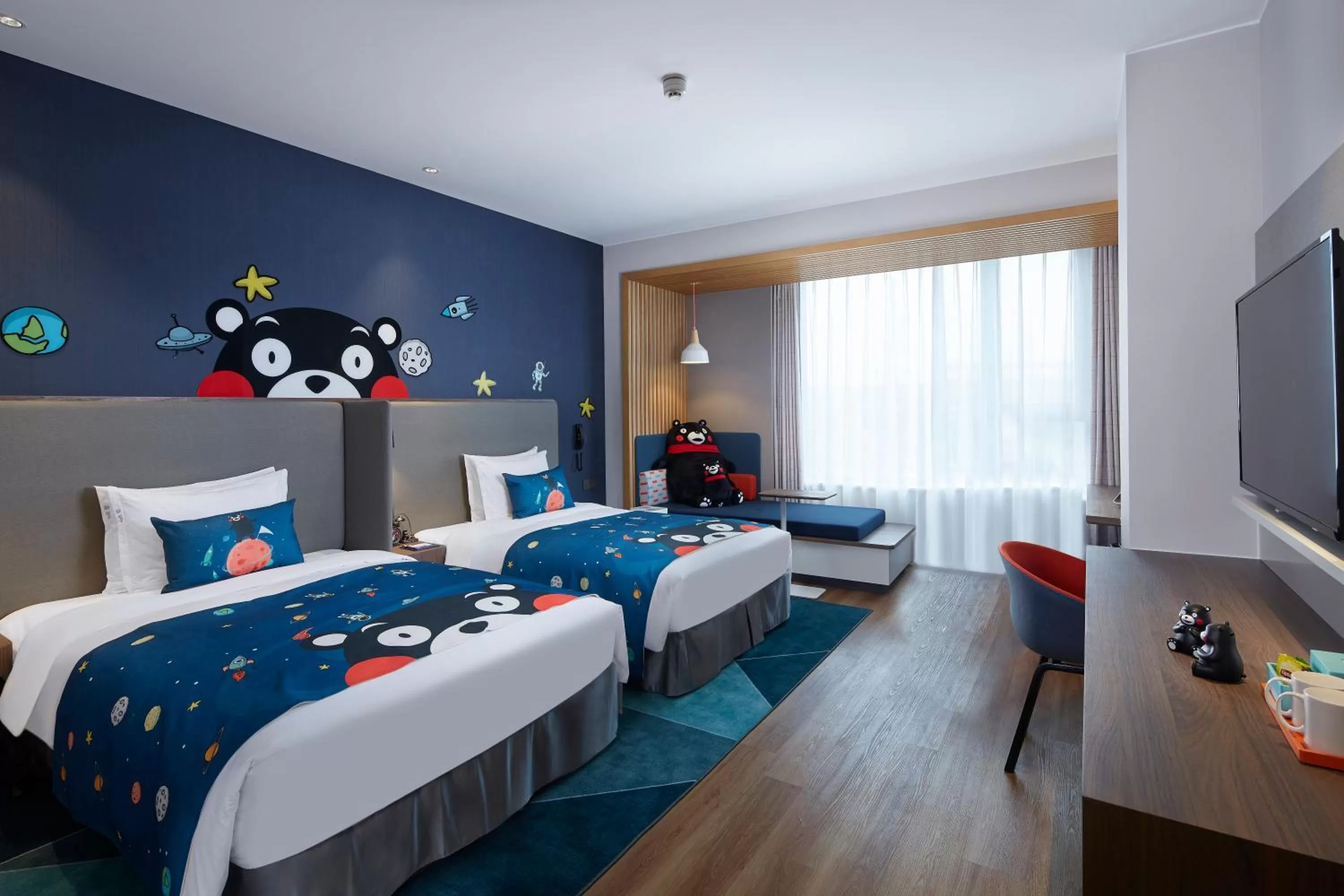 Photo of the whole room, Bed in Holiday Inn Express Shanghai Kangqiao by IHG