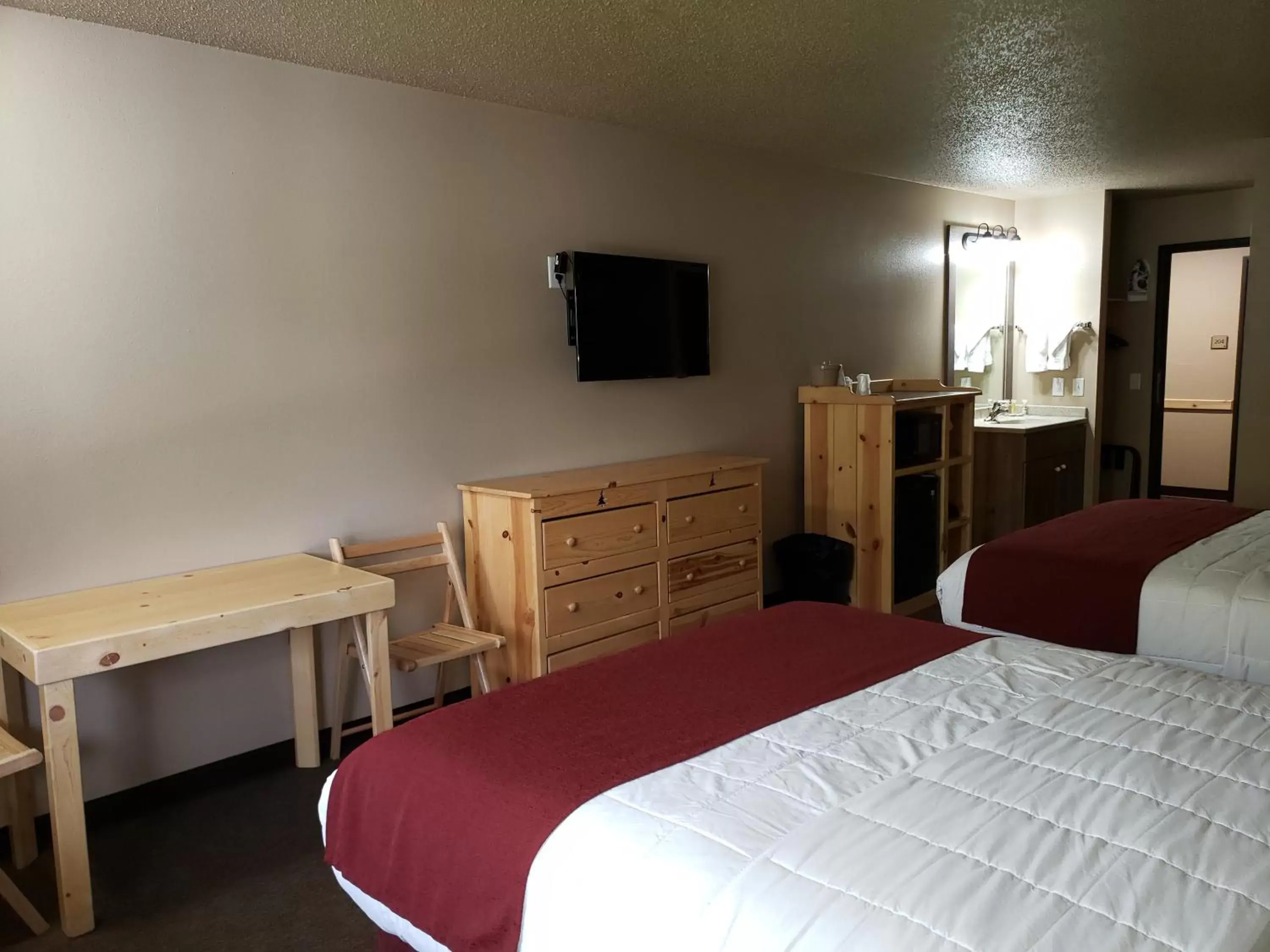 Photo of the whole room, Bed in Woodside Dells Hotel & Suites