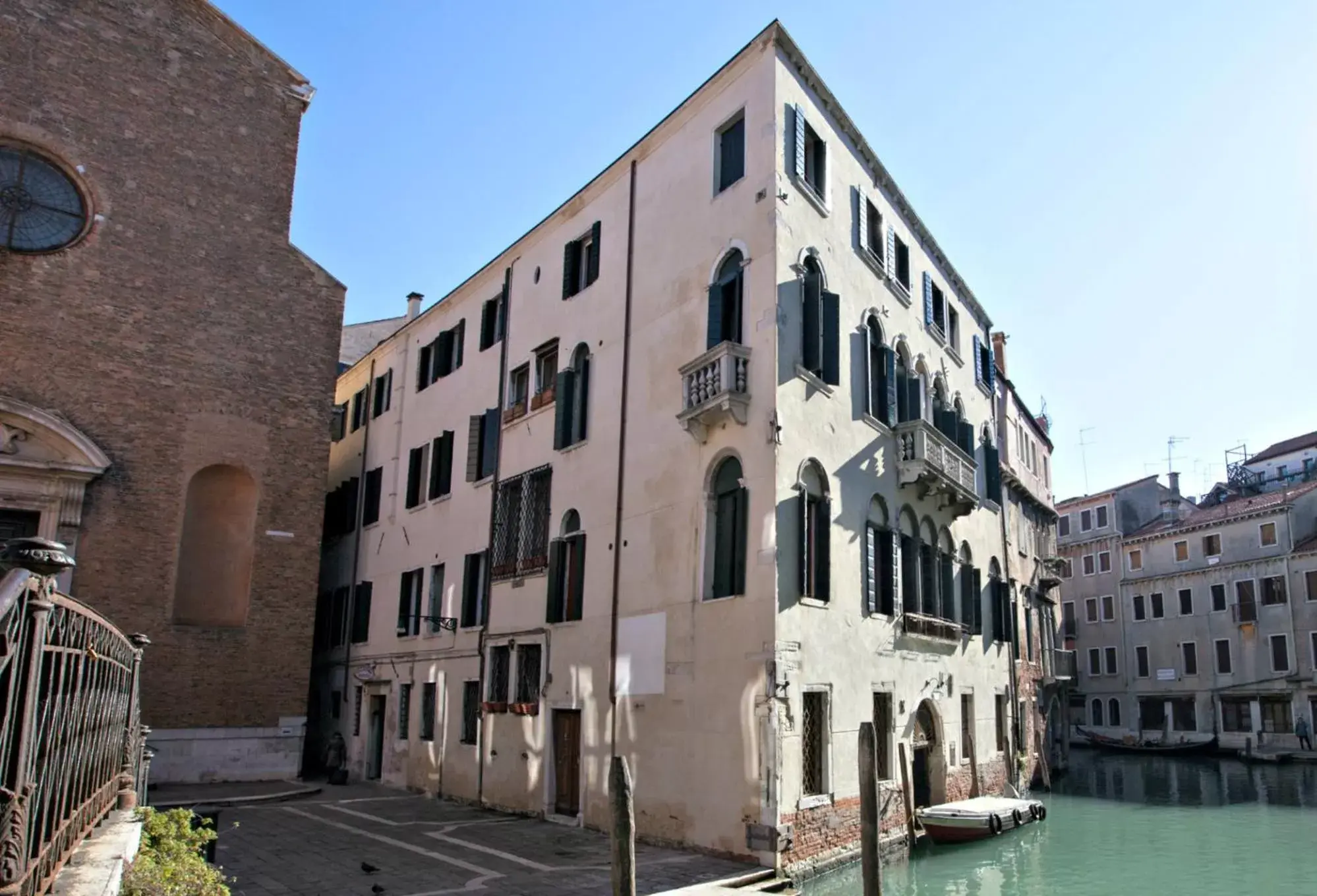 Facade/entrance, Property Building in Residence Ca' Foscolo