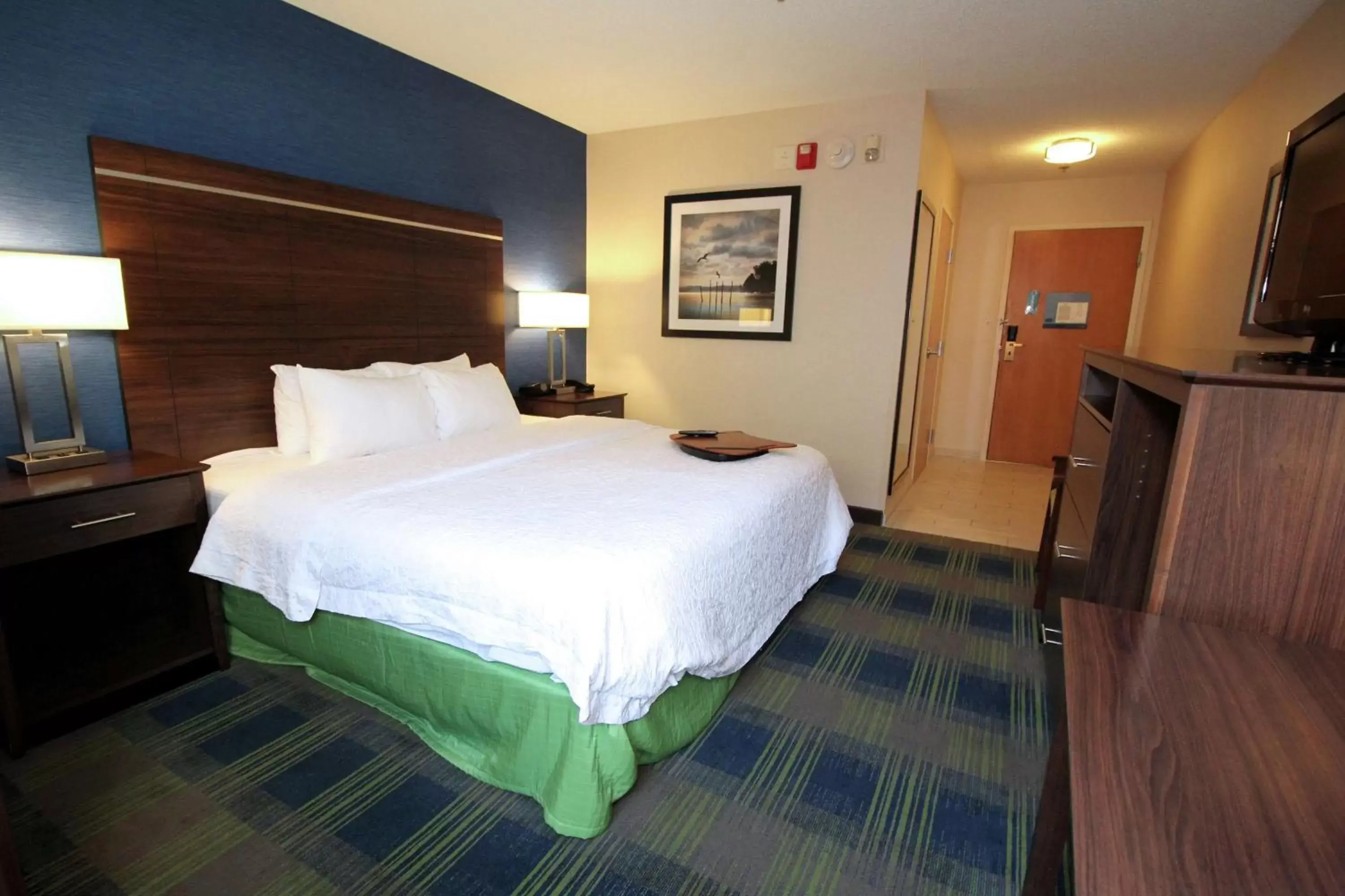 Bedroom, Bed in Hampton Inn Sandusky-Central