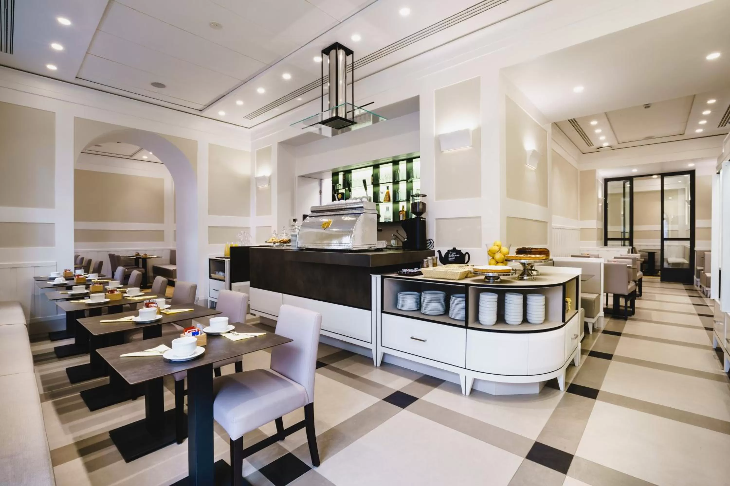 Restaurant/places to eat in Hotel Smeraldo