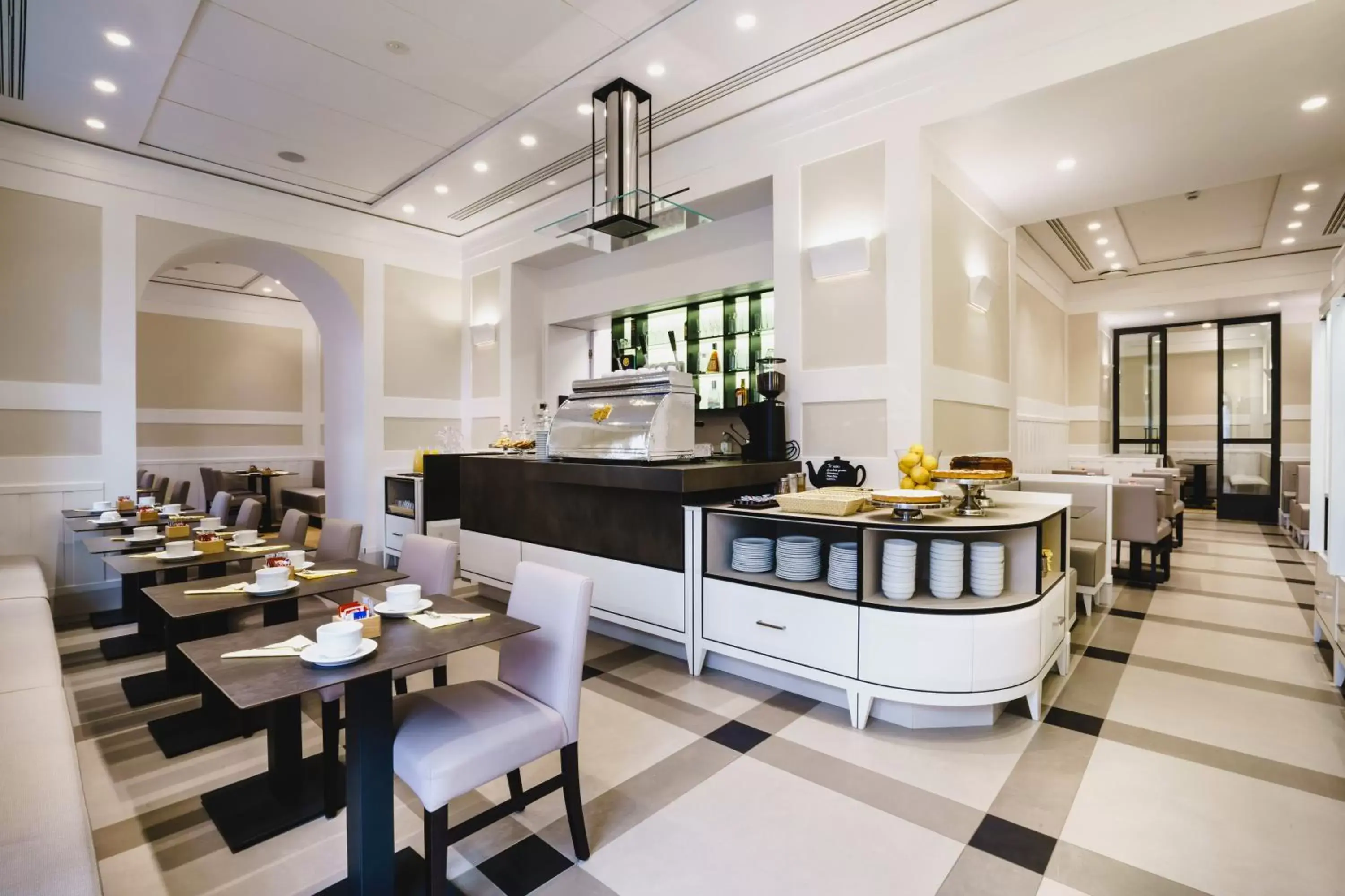 Restaurant/places to eat in Hotel Smeraldo Restaurant/places to eat in Hotel Smeraldo