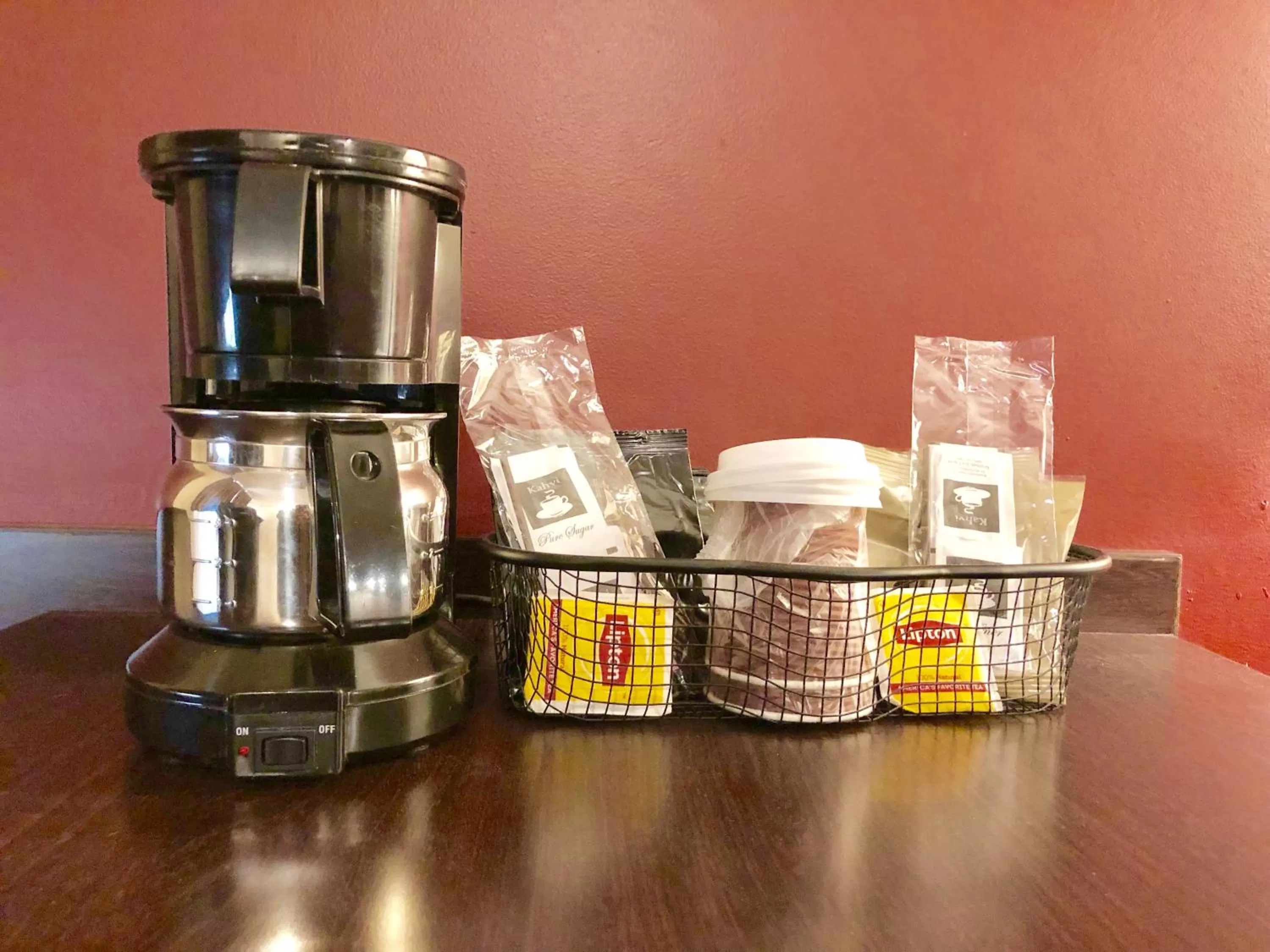 Coffee/tea facilities in Regal Inn Chicago O'Hare - Franklin Park