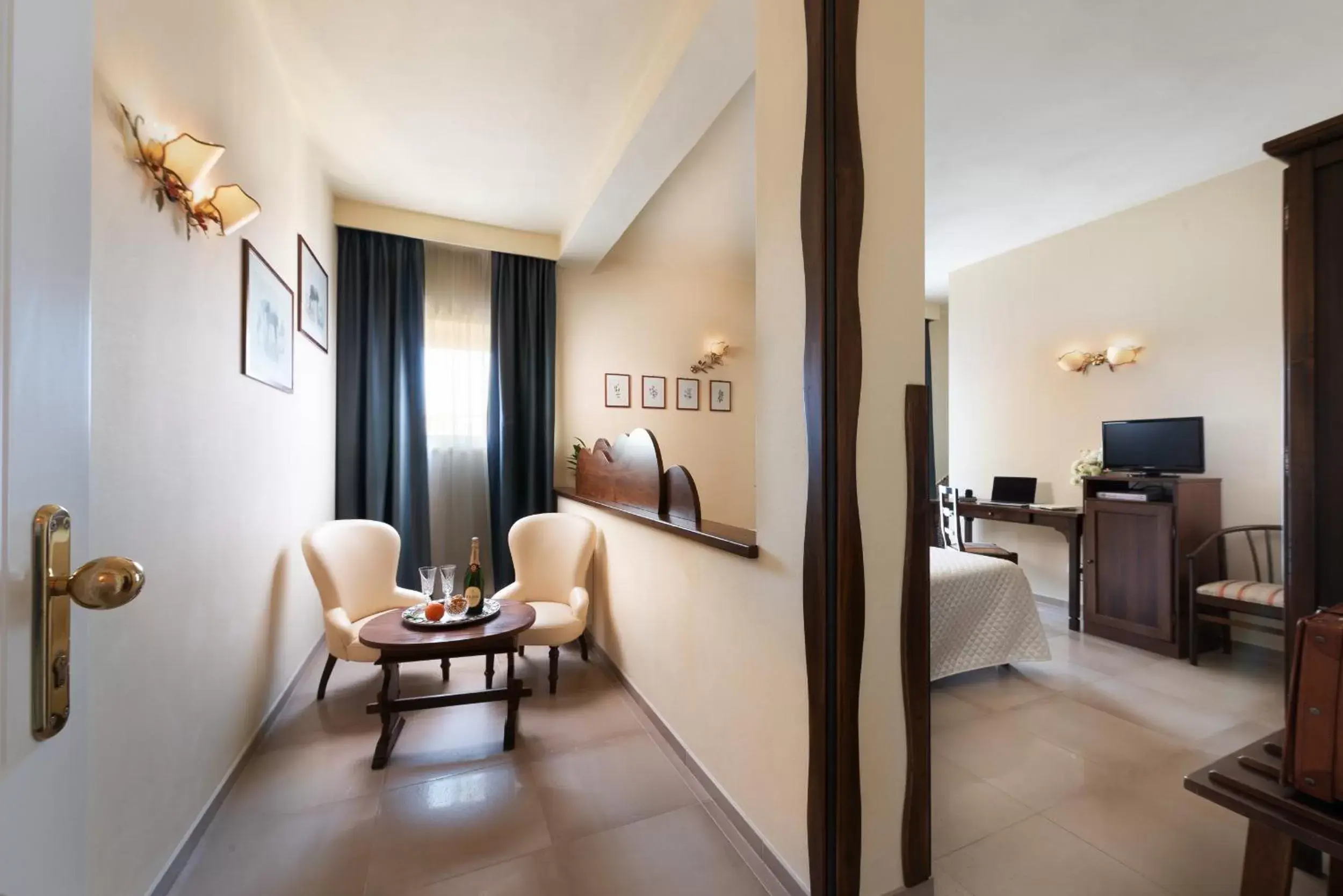 Bedroom, Seating Area in Hotel Corsignano