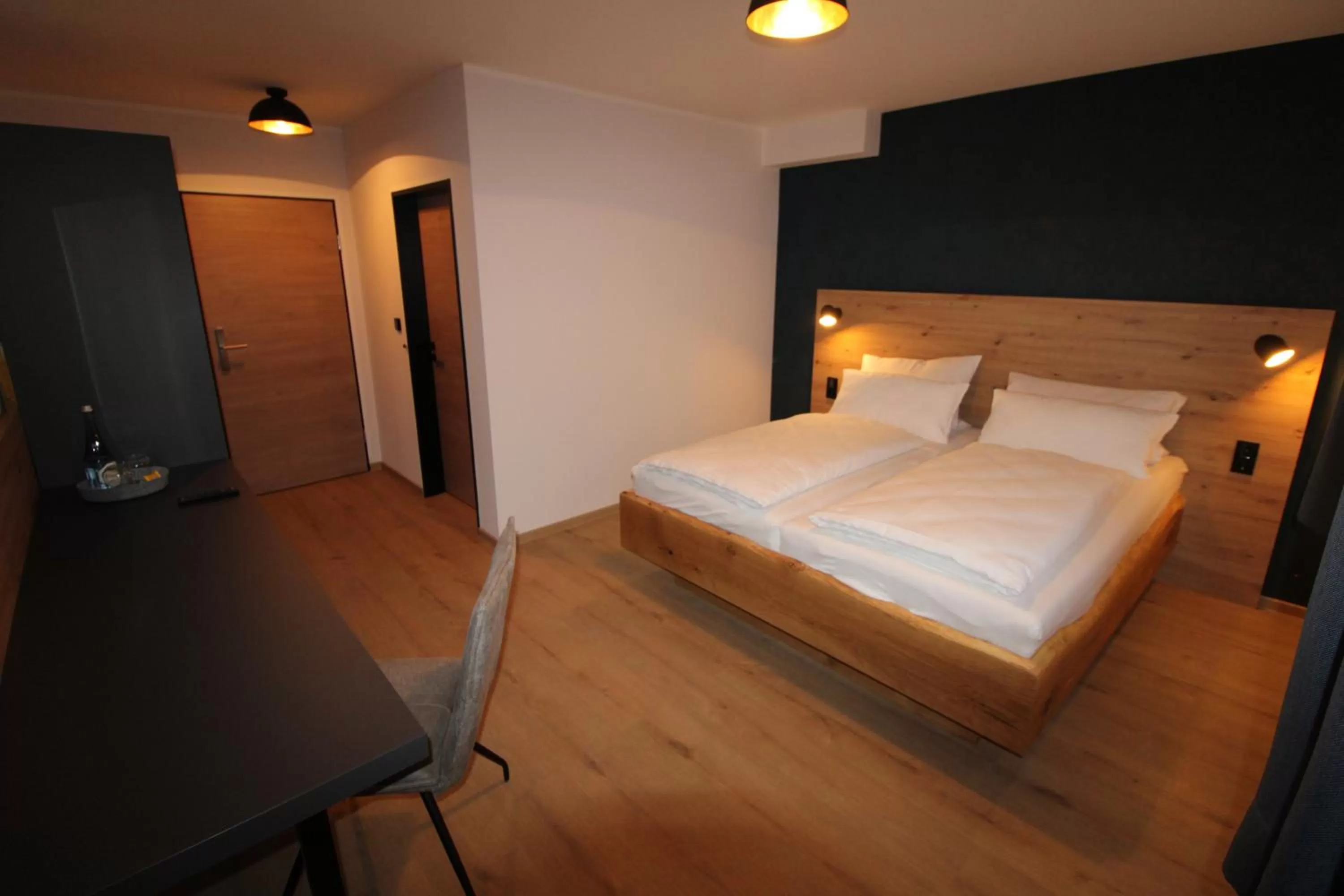 Bed in DER Hirsch Hotel