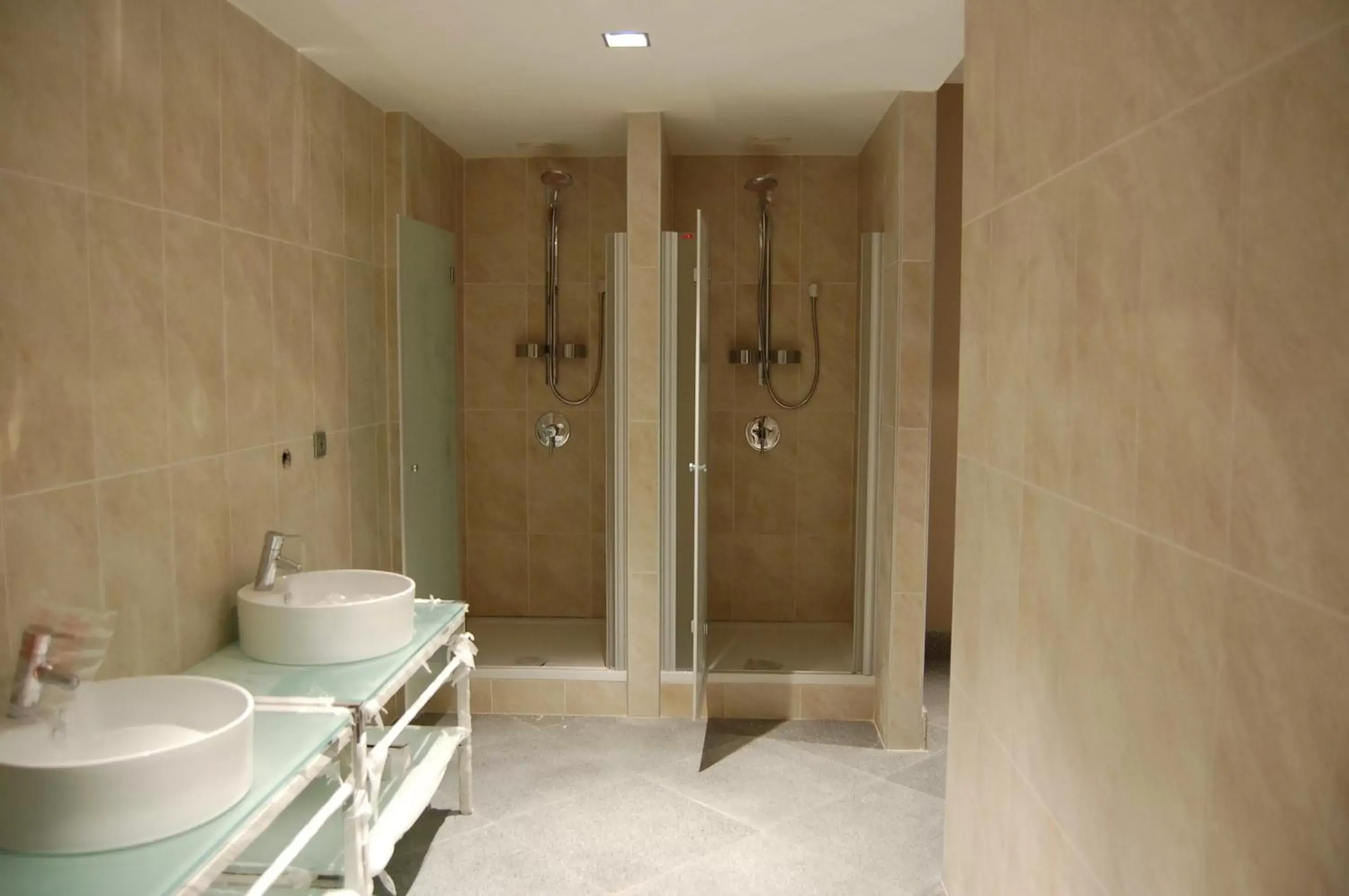Shower, Bathroom in Nippon Hotel