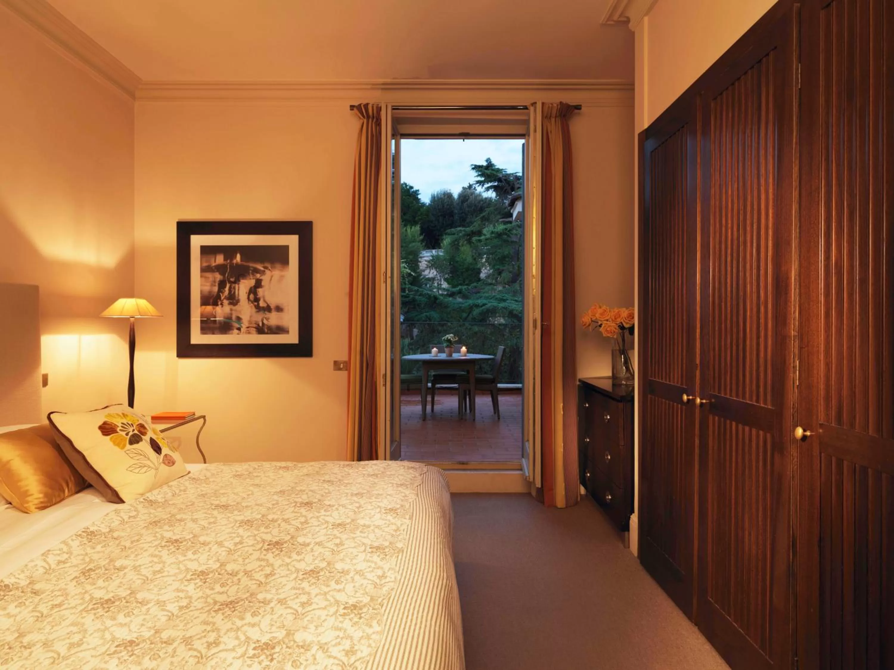 Bedroom, Bed in Rocco Forte Hotel De Russie