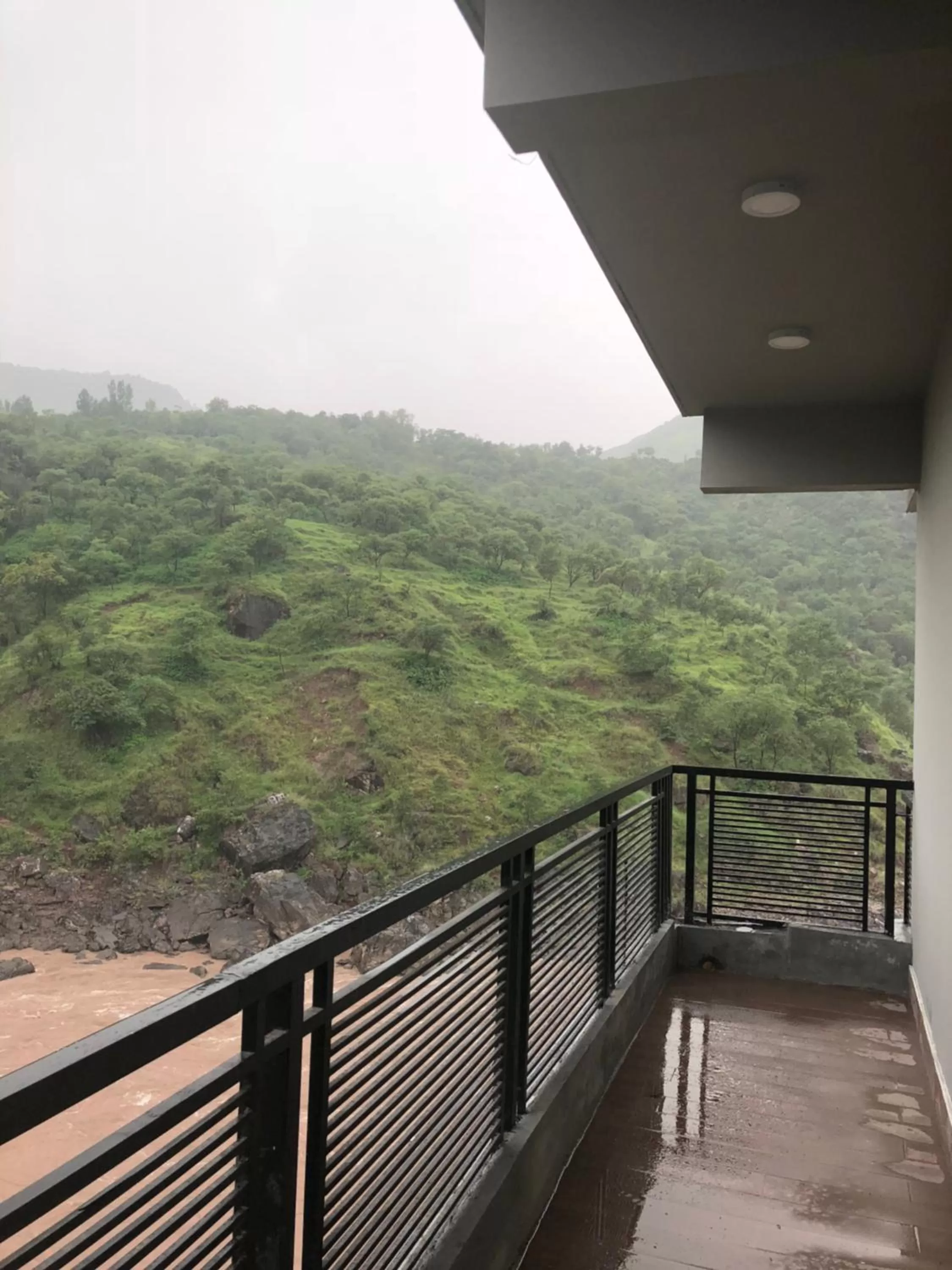 Balcony/Terrace in Hotel La Orilla Muzaffarabad