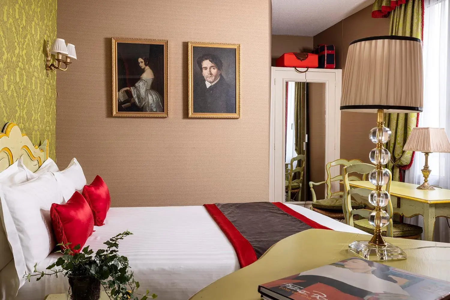 Bed in Hotel De Seine