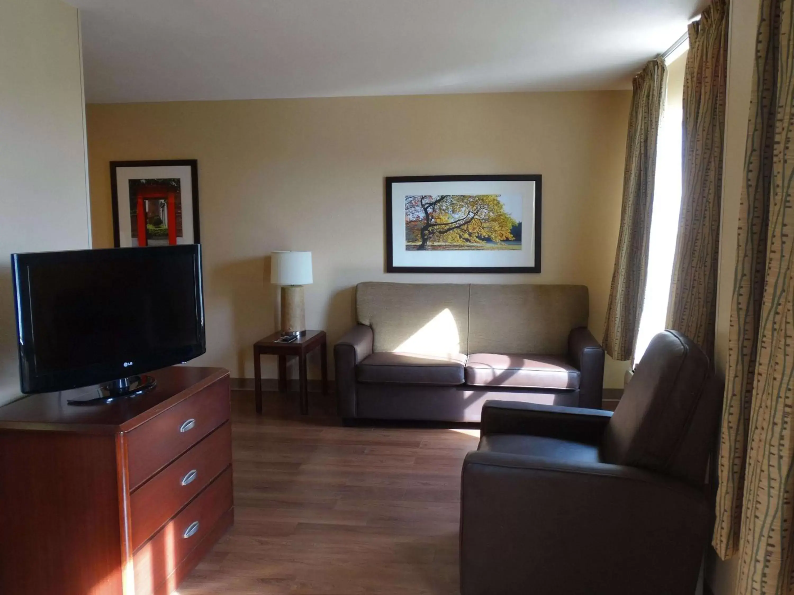 Bedroom, TV/Entertainment Center in Extended Stay America Suites - Austin - Northwest - Research Park