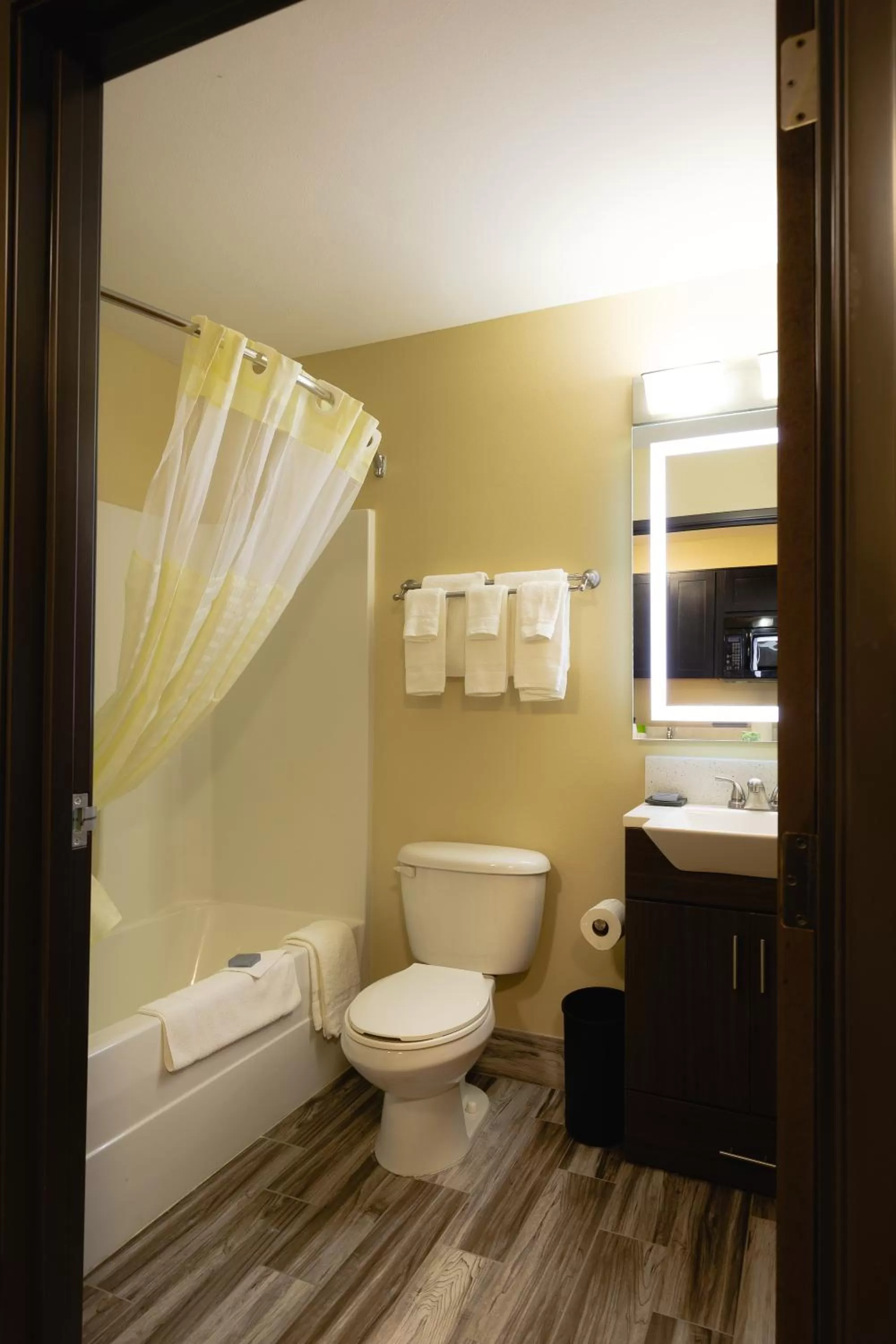 Bathroom in Hawthorn Extended Stay by Wyndham Saint Robert