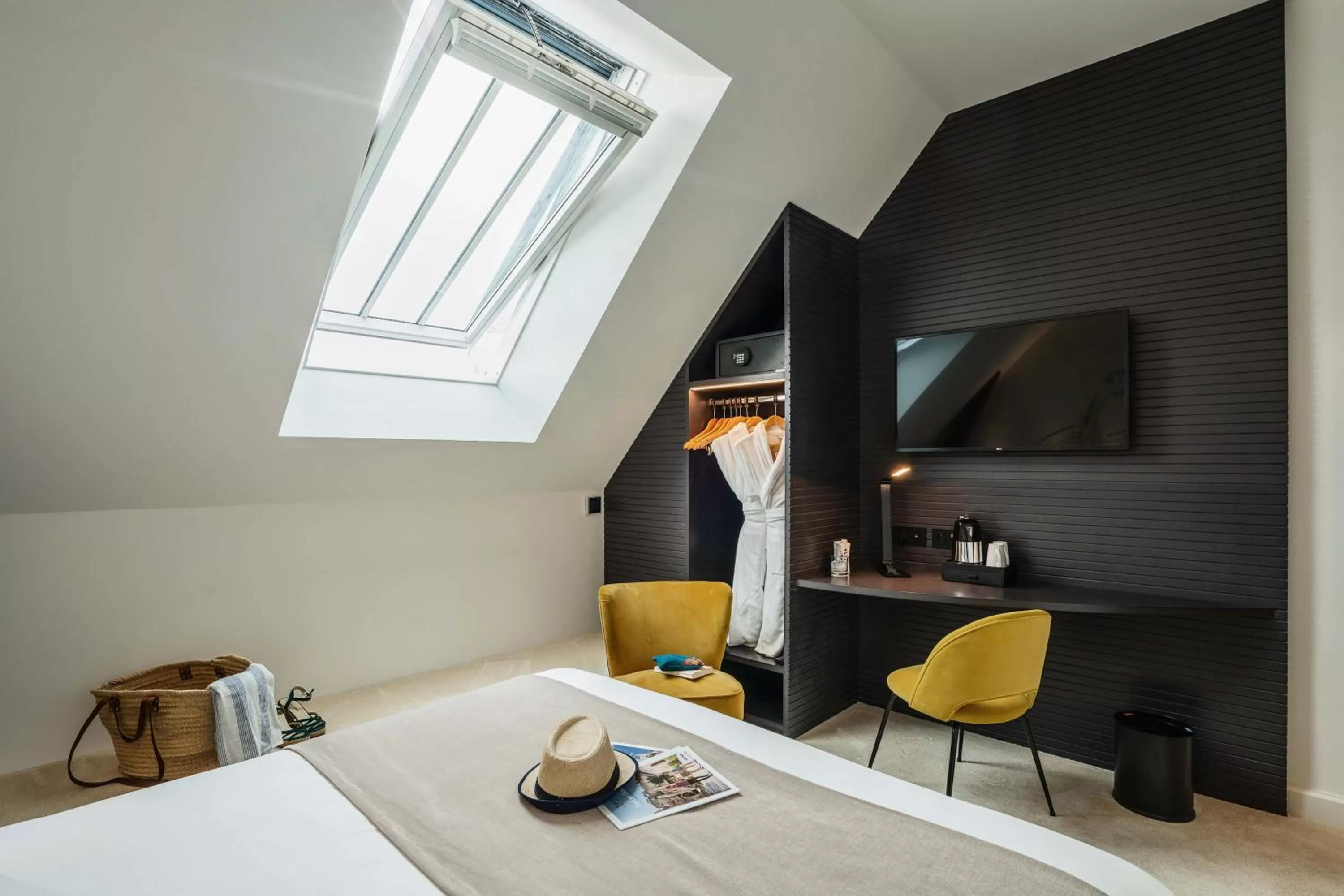 TV and multimedia, Bed in Best Western Premier Hotel de la Cite Royale