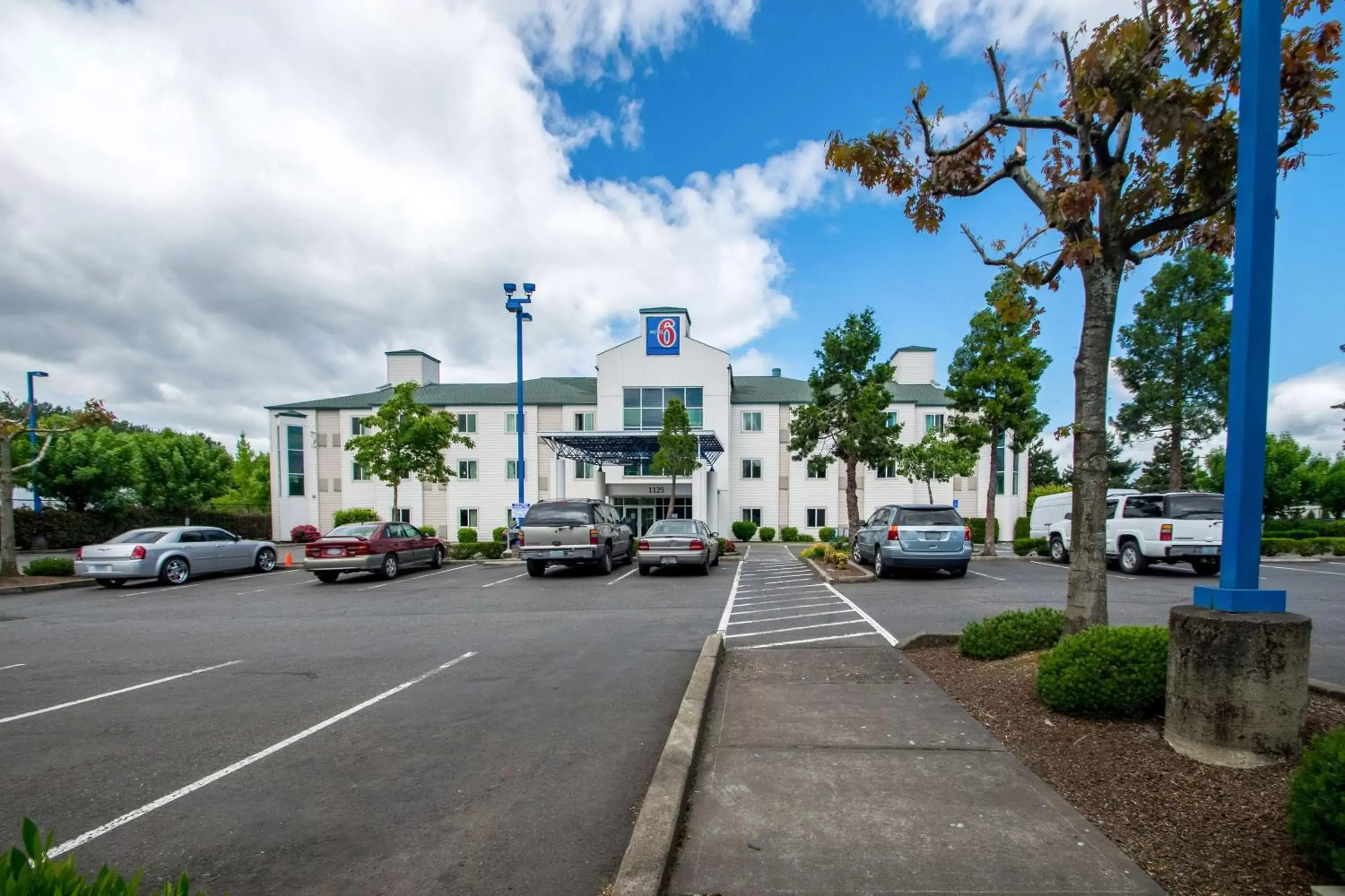 Property Building in Motel 6-Portland, OR - North