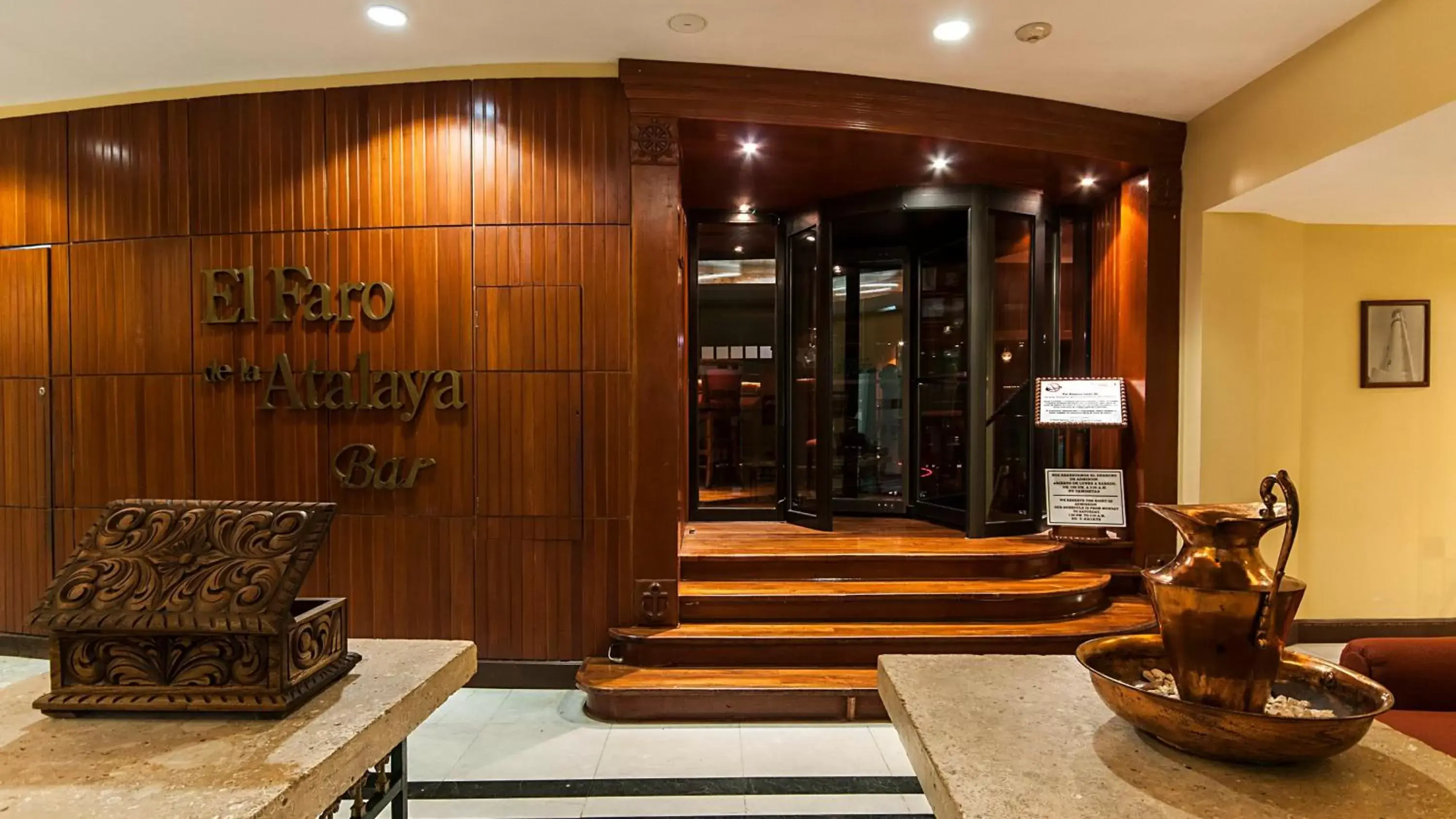 Lounge or bar in Holiday Inn Ciudad Del Carmen by IHG Lounge or bar in Holiday Inn Ciudad Del Carmen by IHG