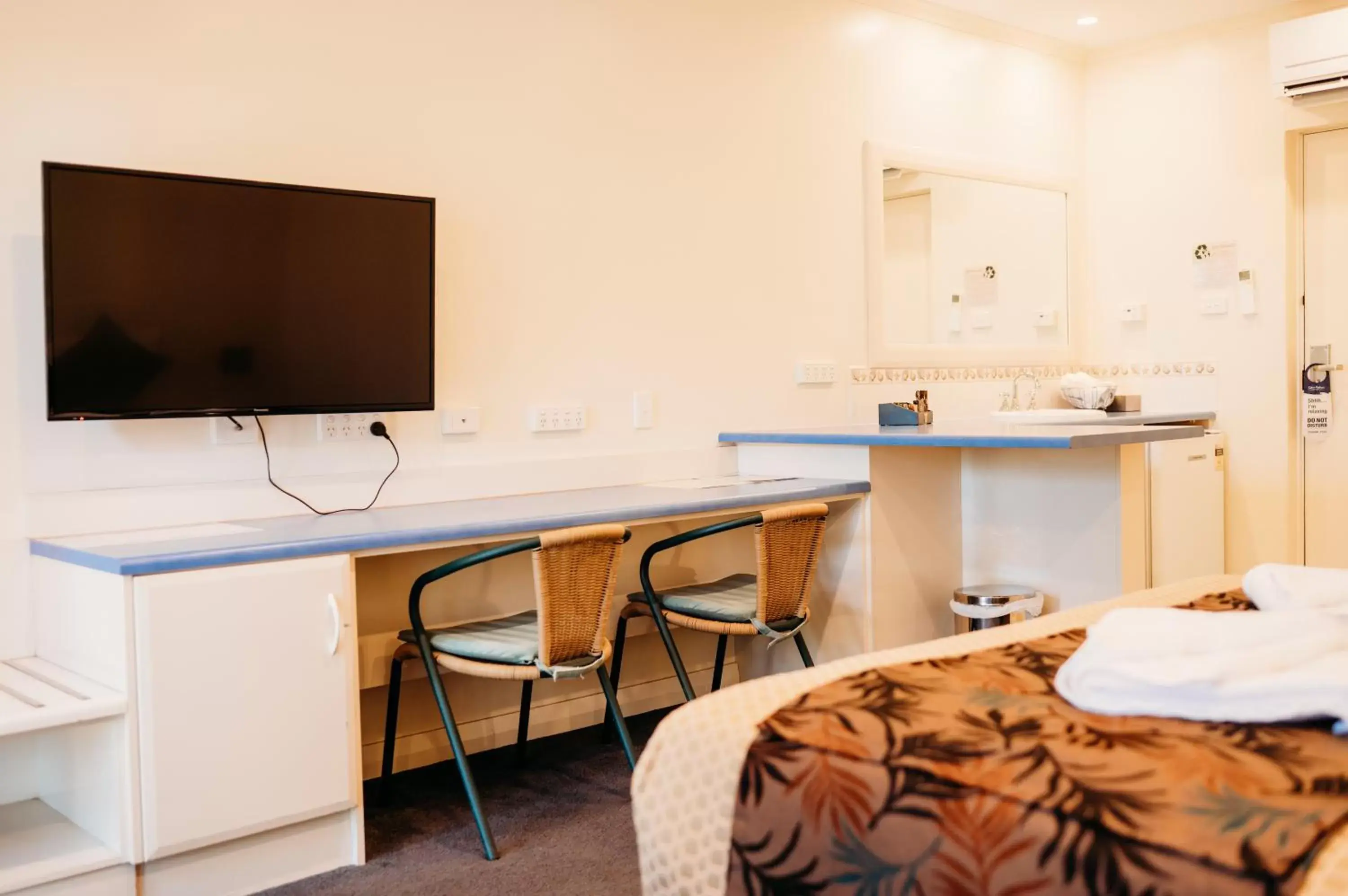 TV and multimedia, TV/Entertainment Center in Ceduna Foreshore Hotel Motel