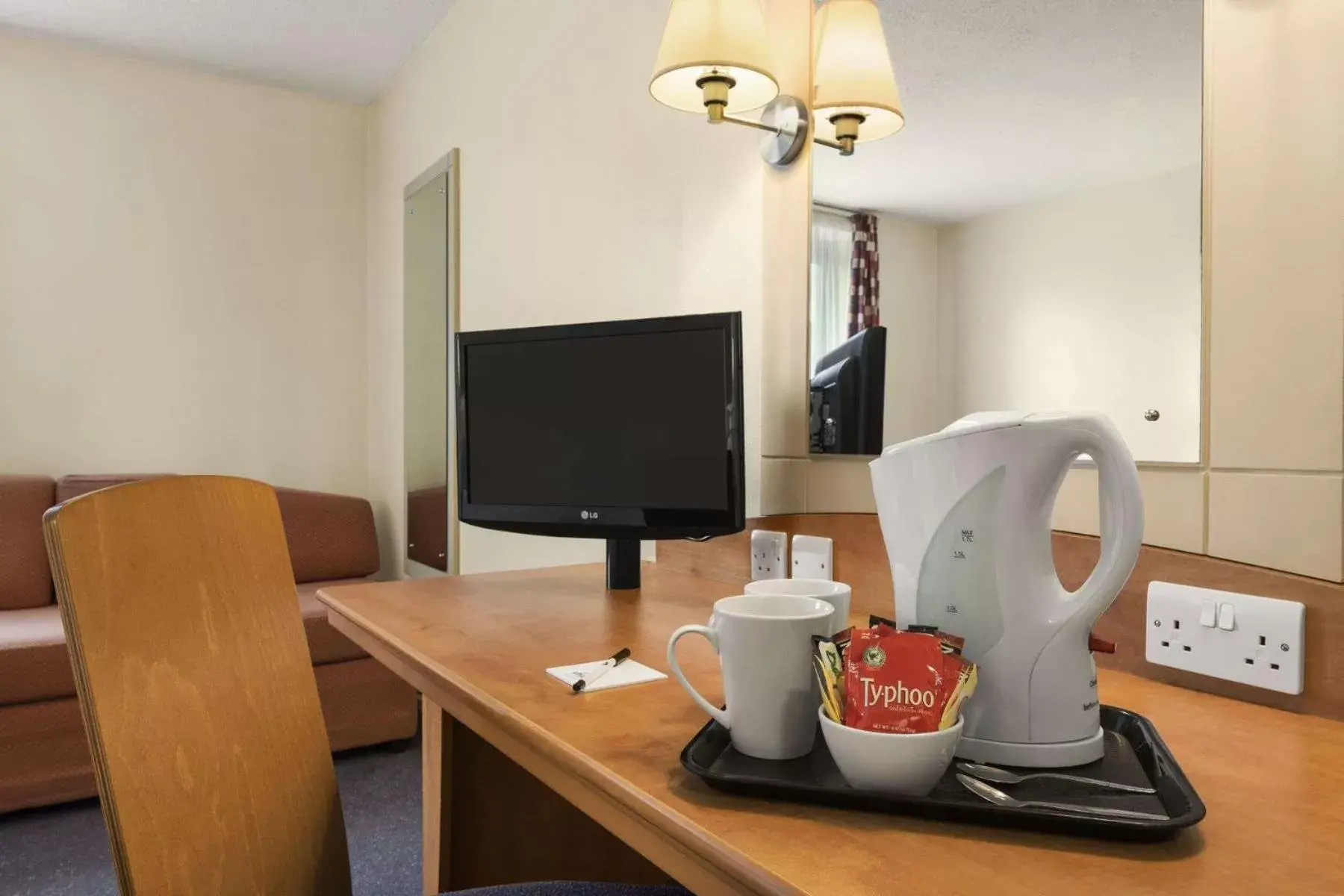 TV and multimedia, TV/Entertainment Center in Days Inn Cannock - Norton Canes