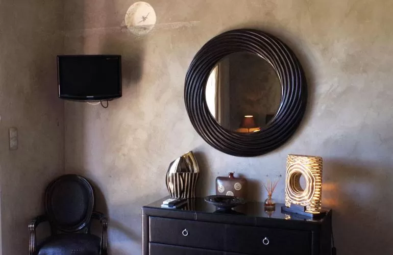 Decorative detail, TV/Entertainment Center in B&B Val D'azur