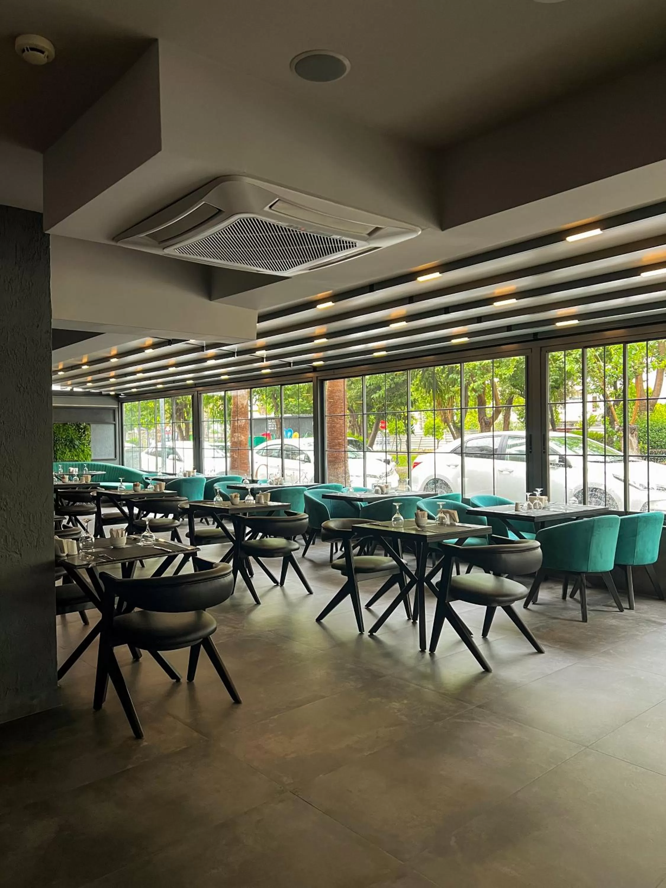 Restaurant/places to eat in Falcon 1511