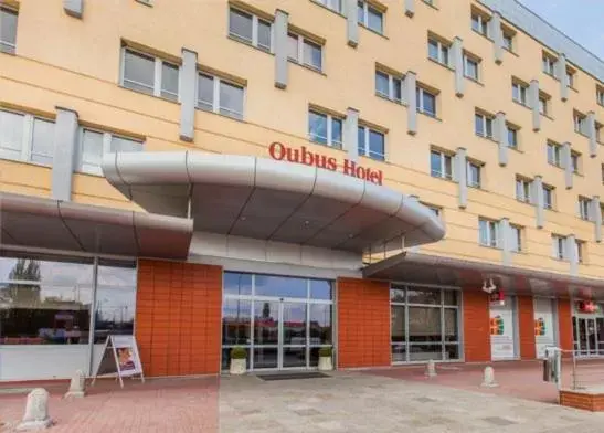 Facade/entrance, Property Building in Qubus Hotel Głogów