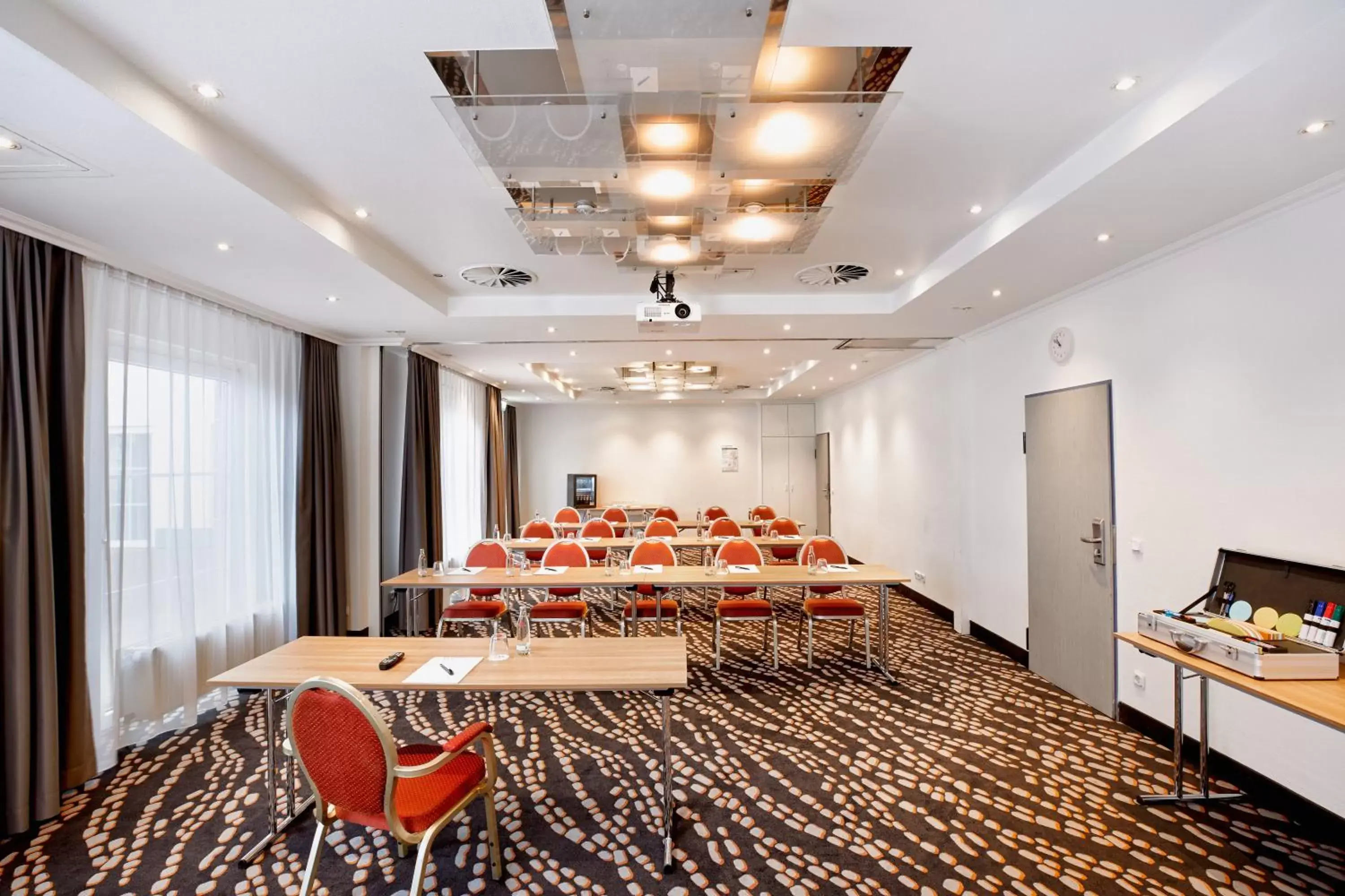 Business facilities in H+ Hotel Frankfurt Airport West