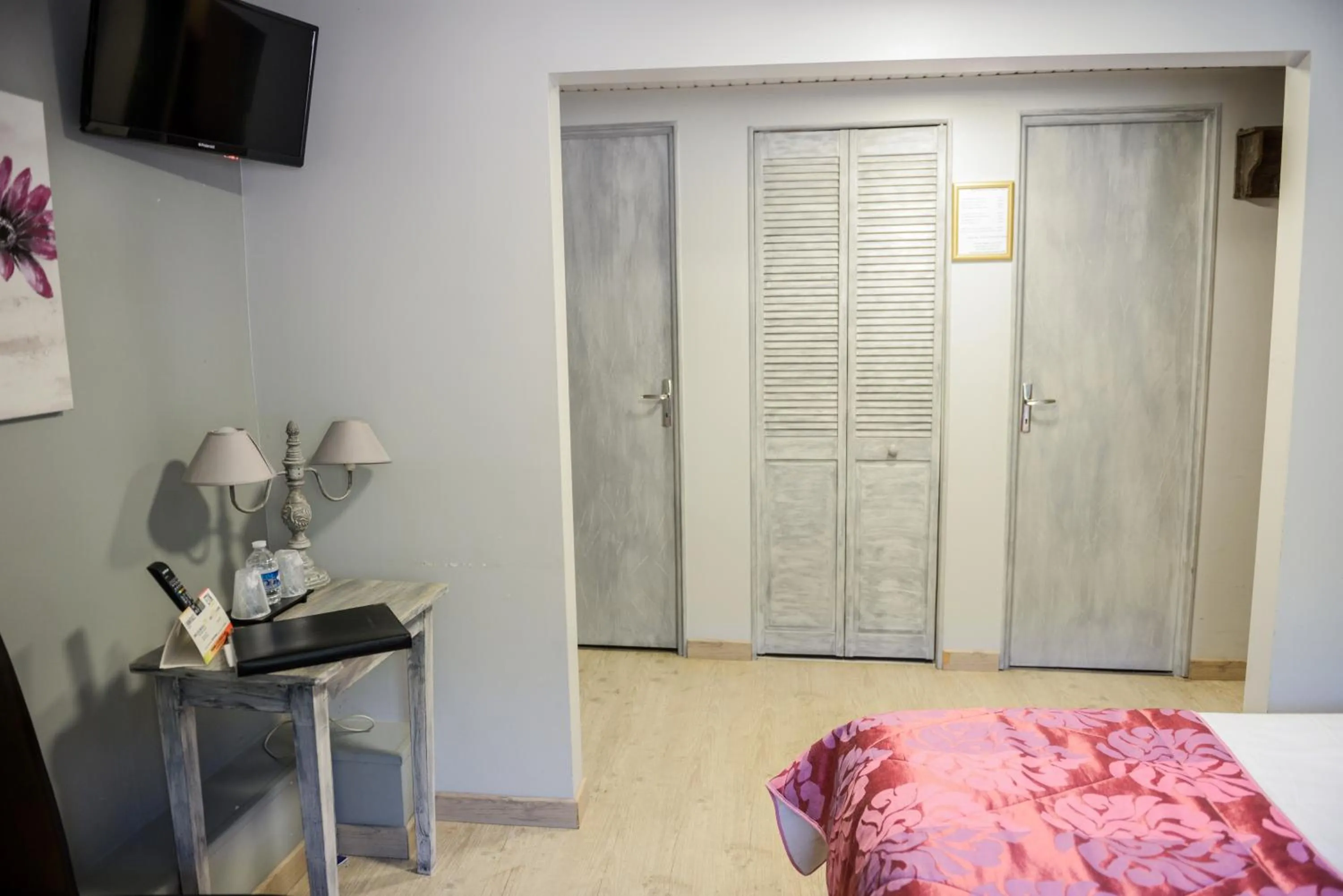 Bed in Logis Le Saint Hubert