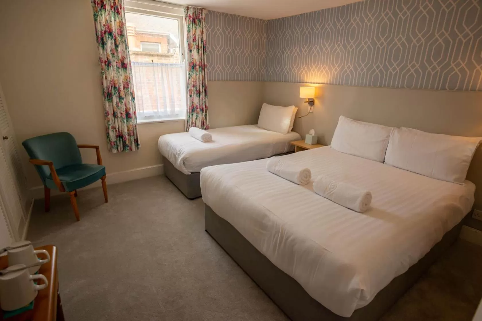 Photo of the whole room, Bed in Alexandra Hotel