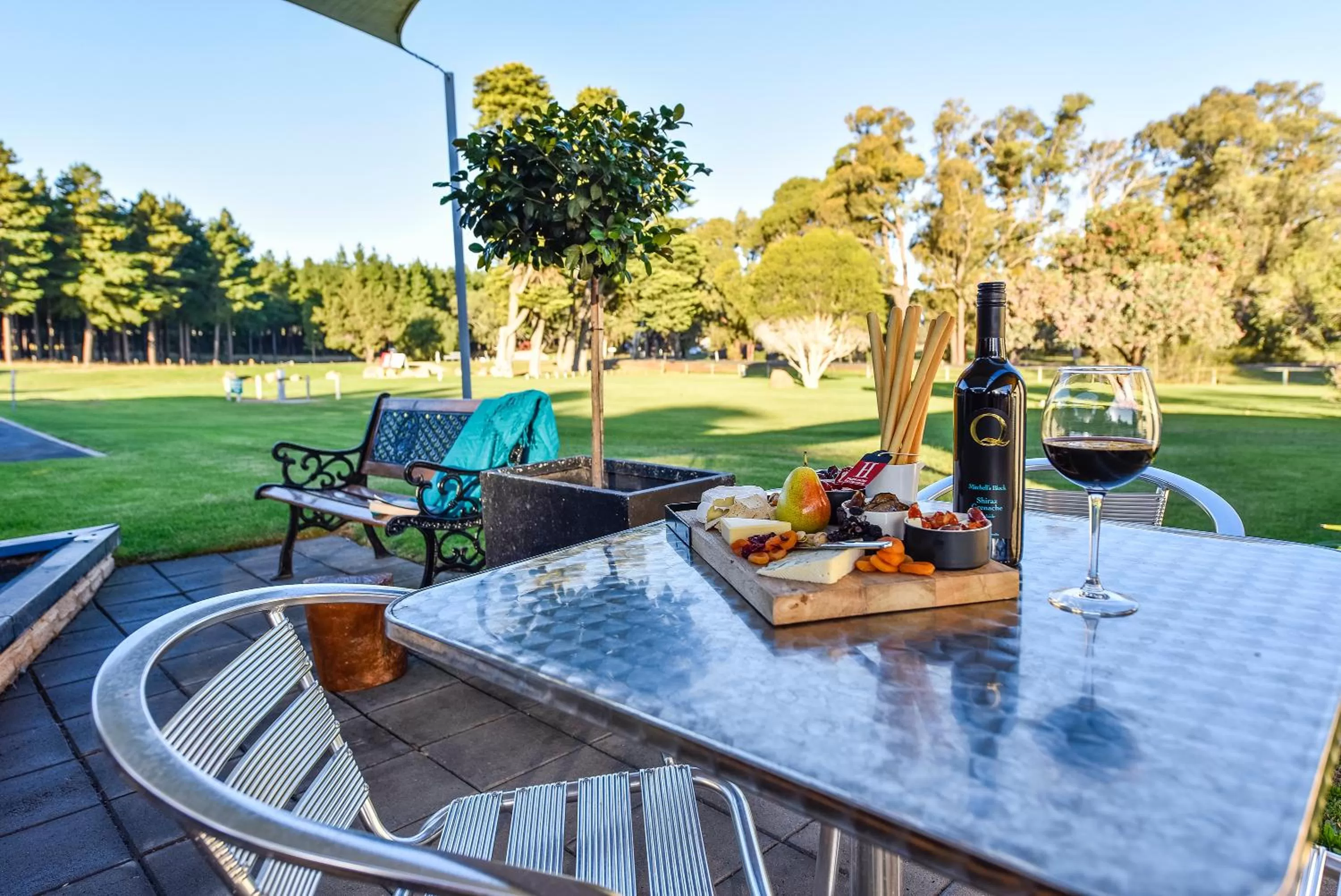 Day in William Macintosh Motor Lodge