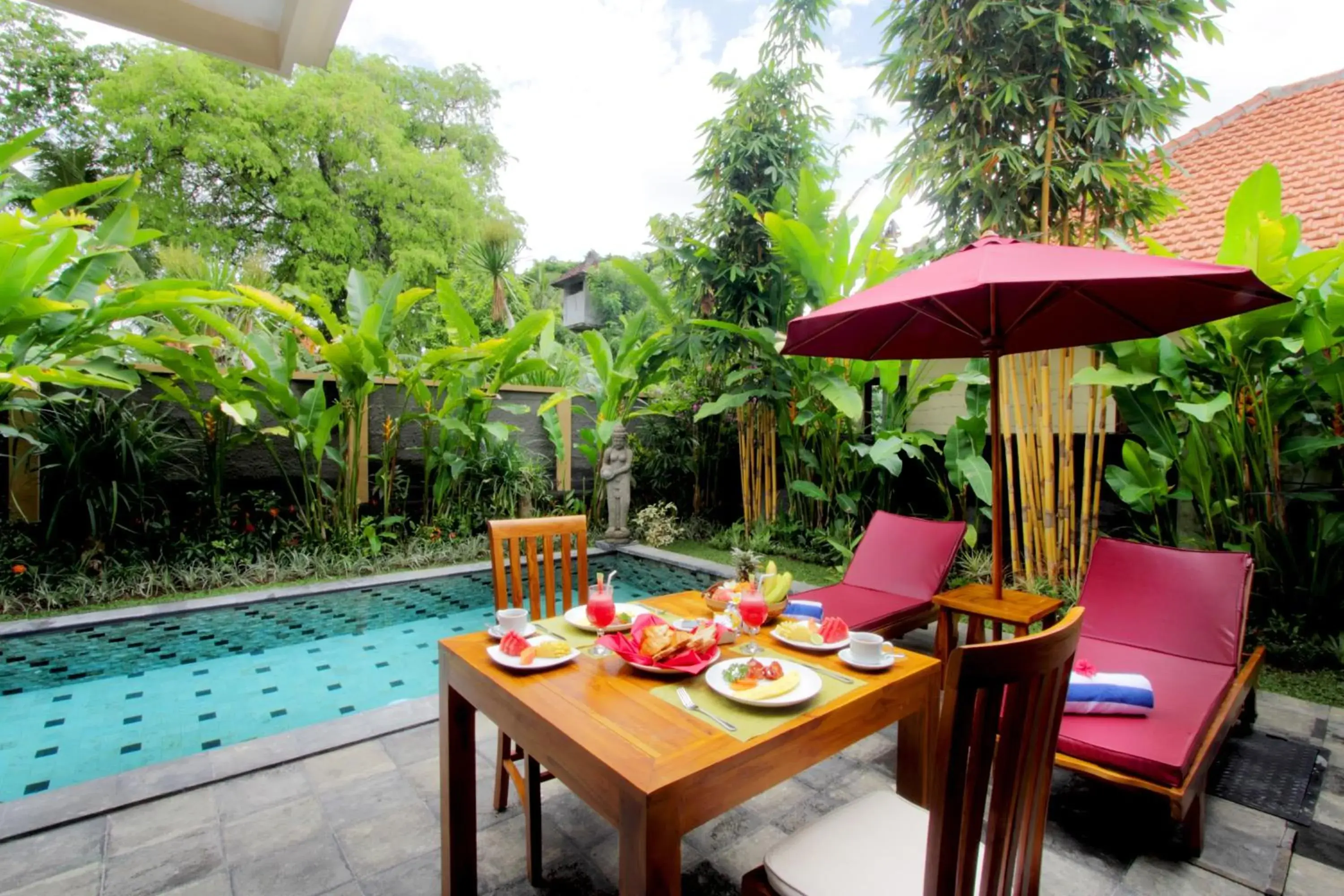 Swimming pool in Kadiga Villas Ubud