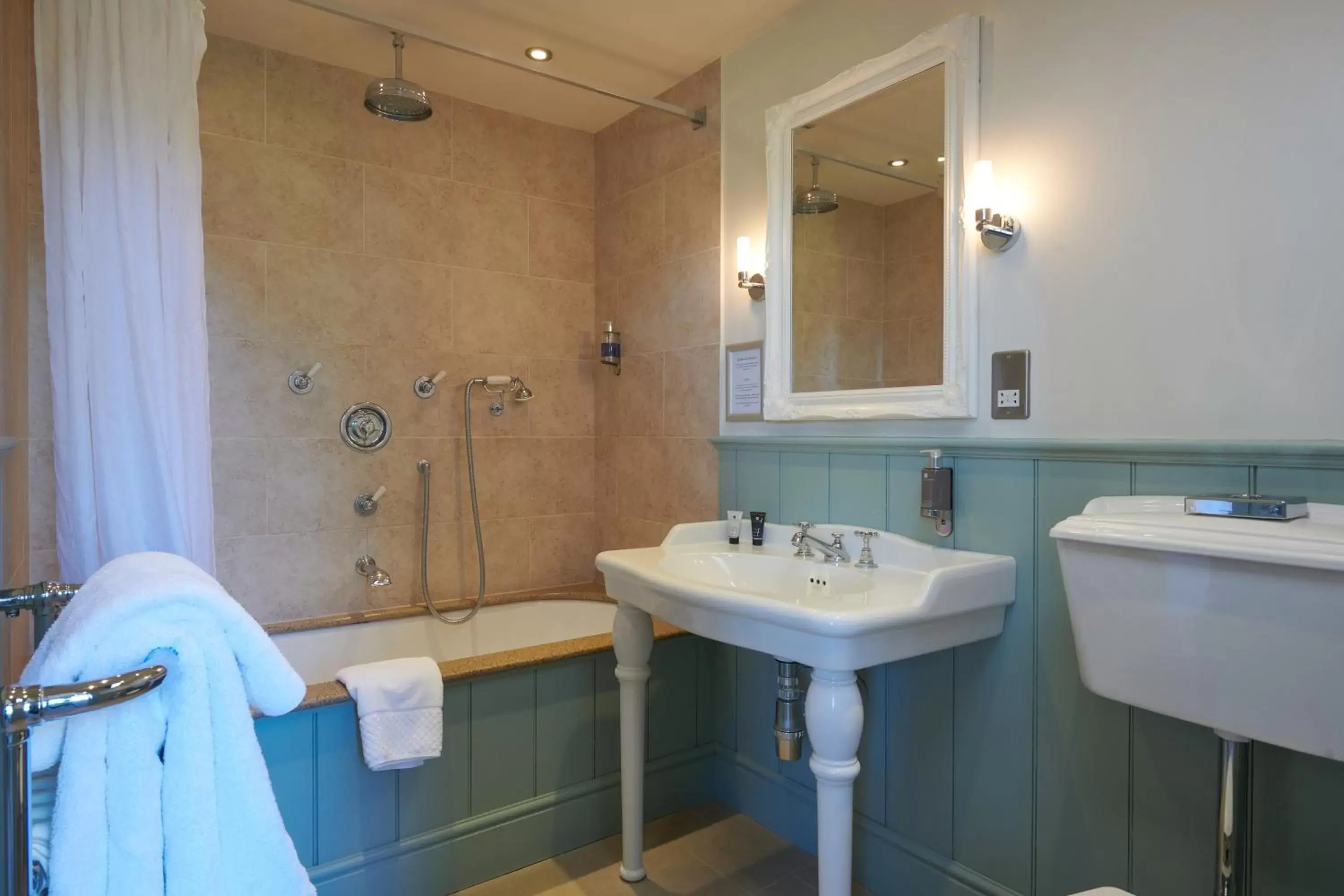 Bathroom in Park Farm Hotel