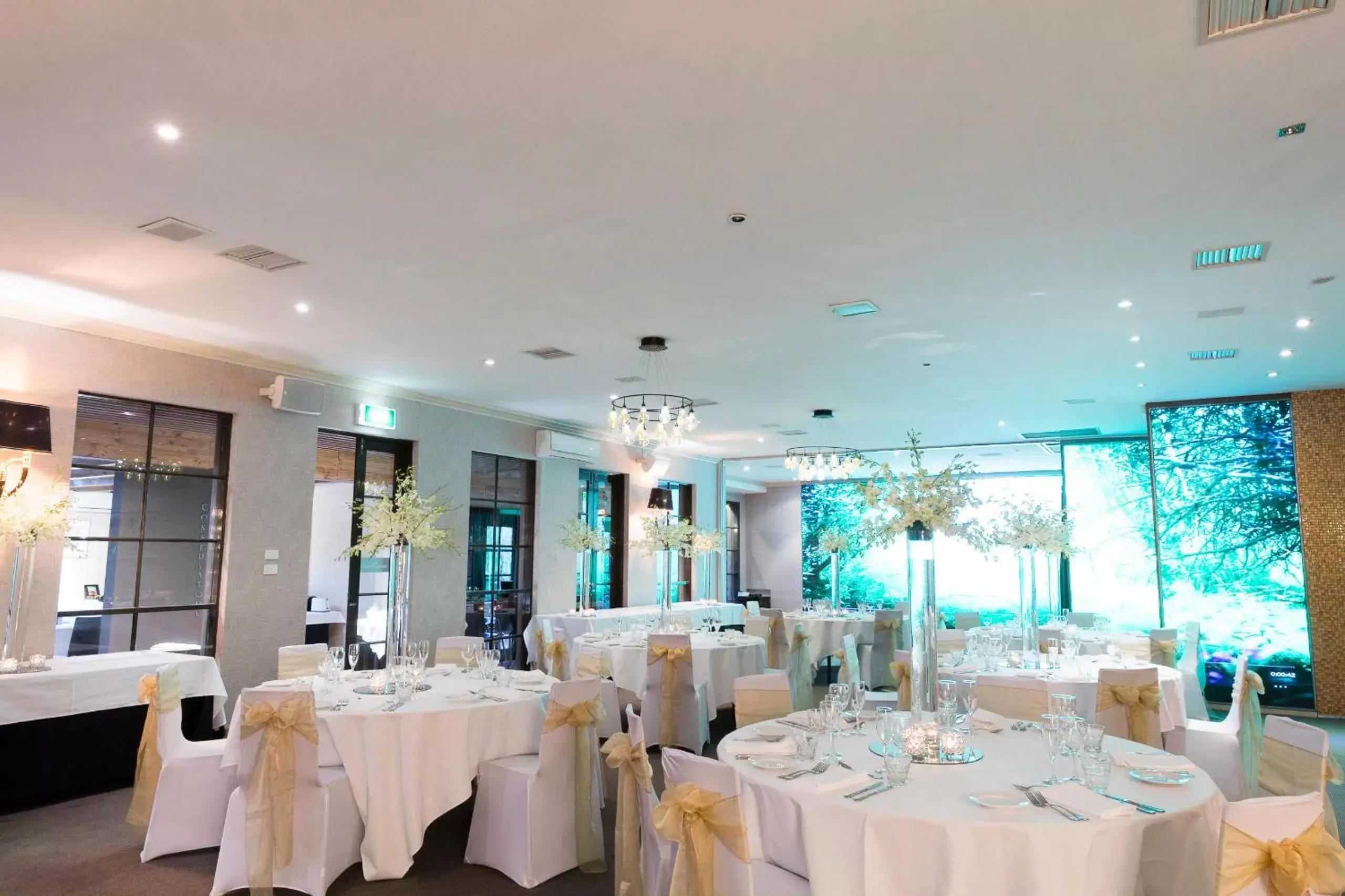 Property building, Restaurant/Places to Eat in Eltham Gateway Hotel & Conference Centre