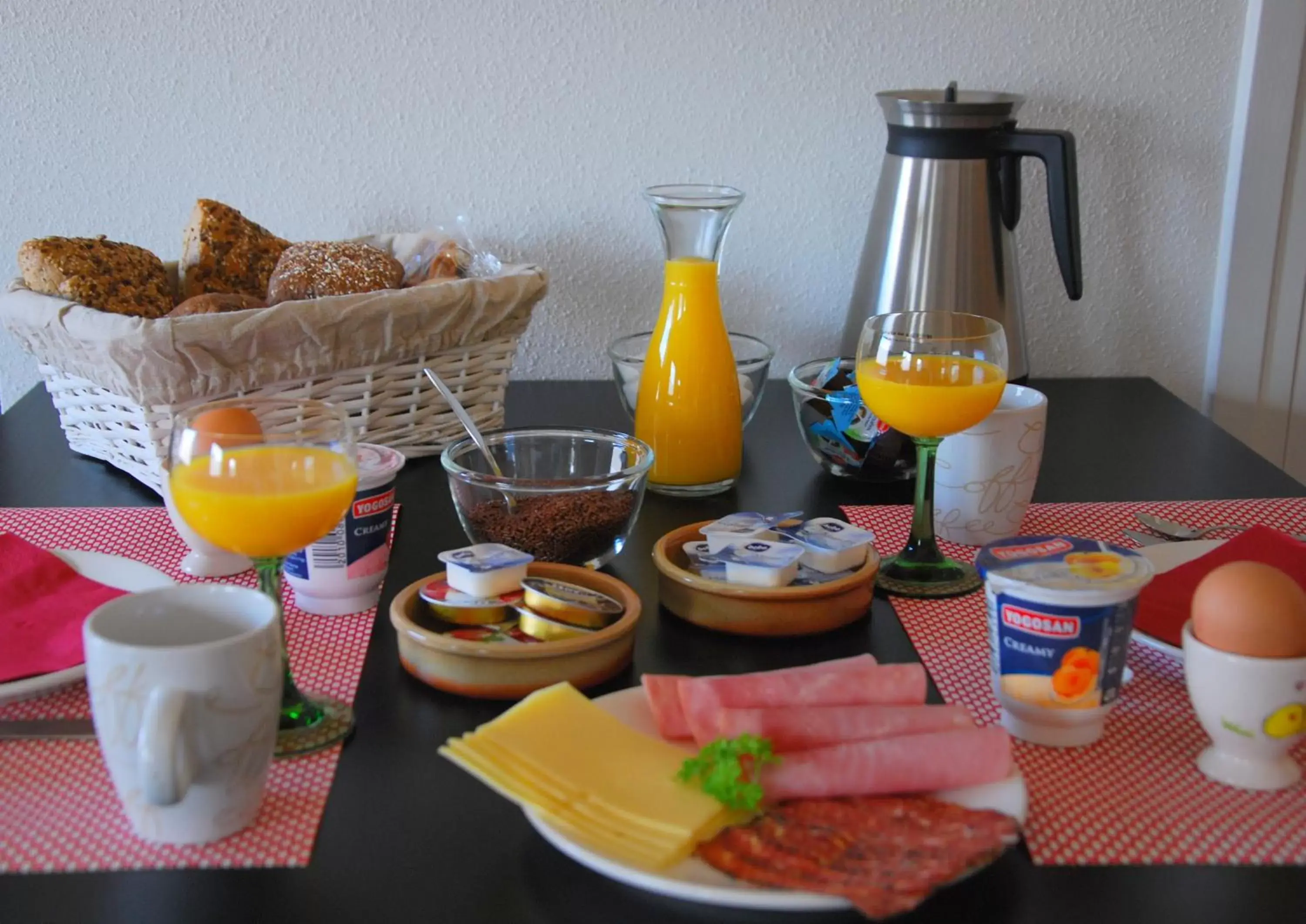 Breakfast in Bed and Breakfast de Meule Montfort