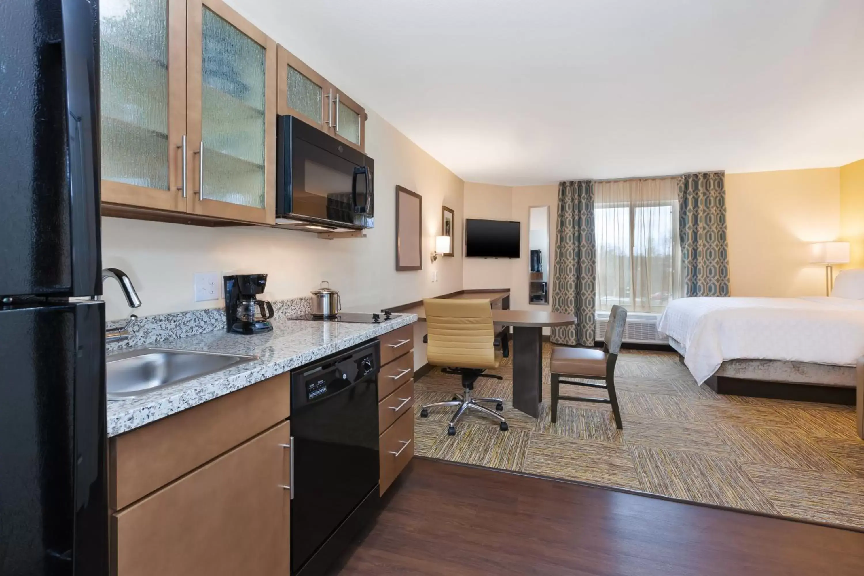 Photo of the whole room, Kitchen/Kitchenette in Candlewood Suites Louisville - NE Downtown Area, an IHG Hotel