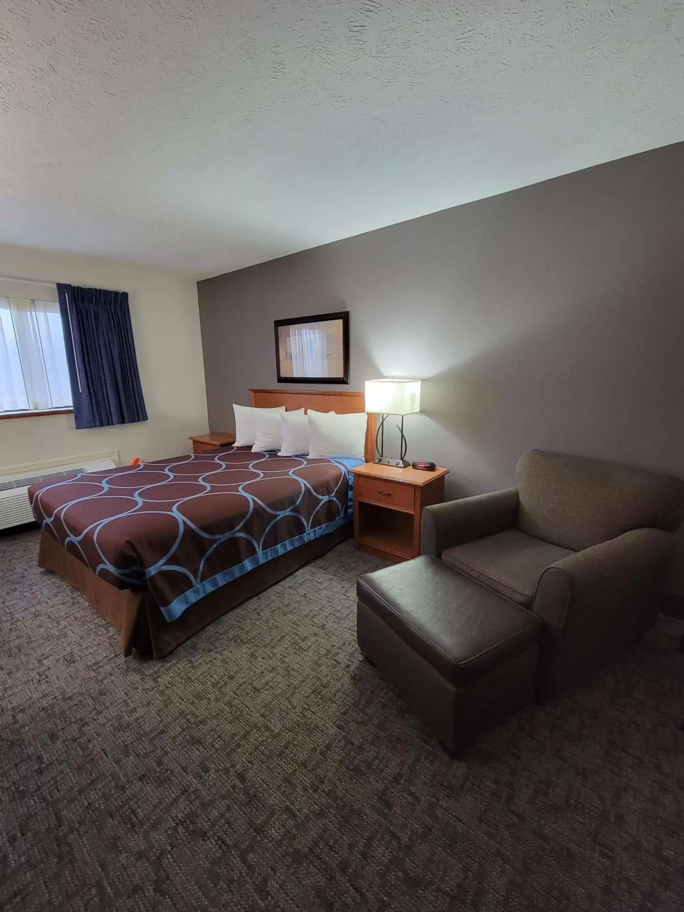 Photo of the whole room, Bed in SureStay Plus Hotel by Best Western Grand Island